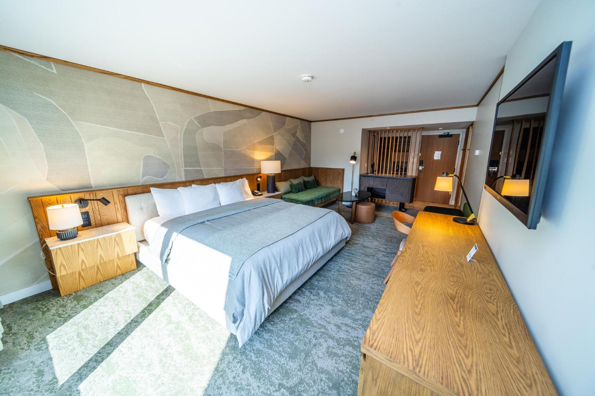 Superior King Room with Day Bed - Photo 3