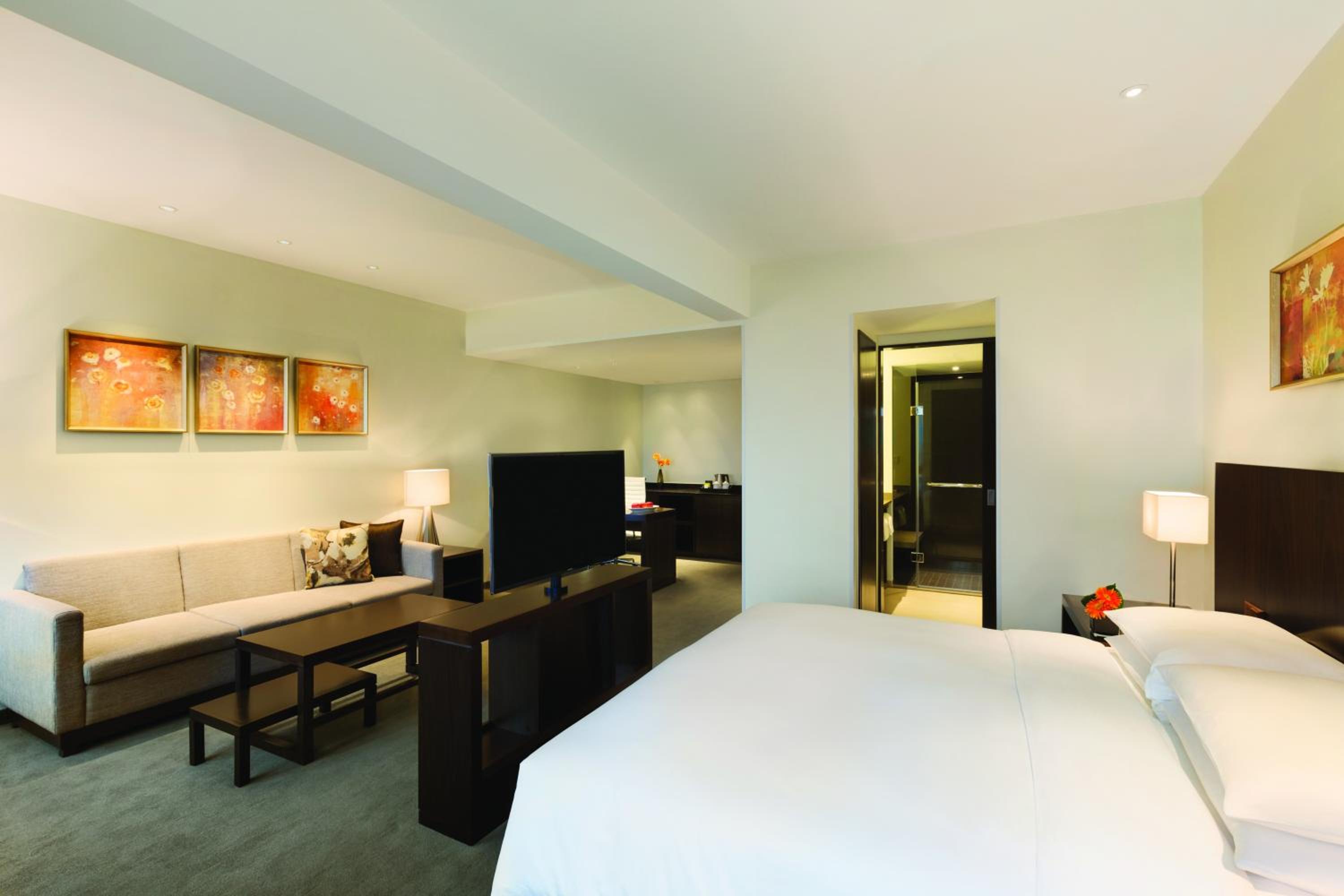 Specialty King Room with Sofa Bed  photo 1