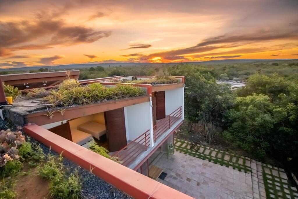 Five-Bedroom House photo 2