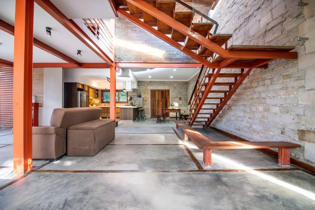Five-Bedroom House photo 1