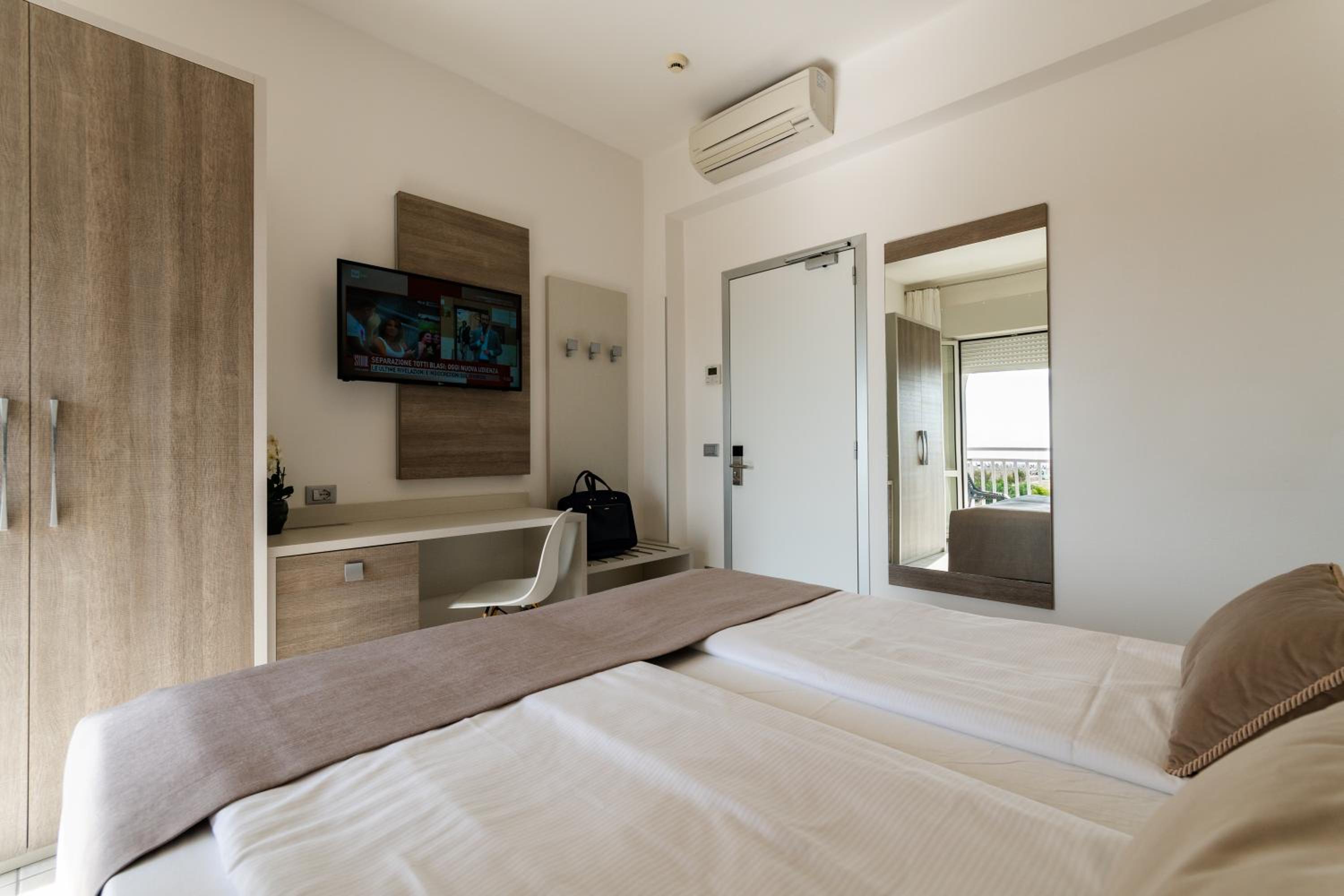 Double Room with Sea View photo 1