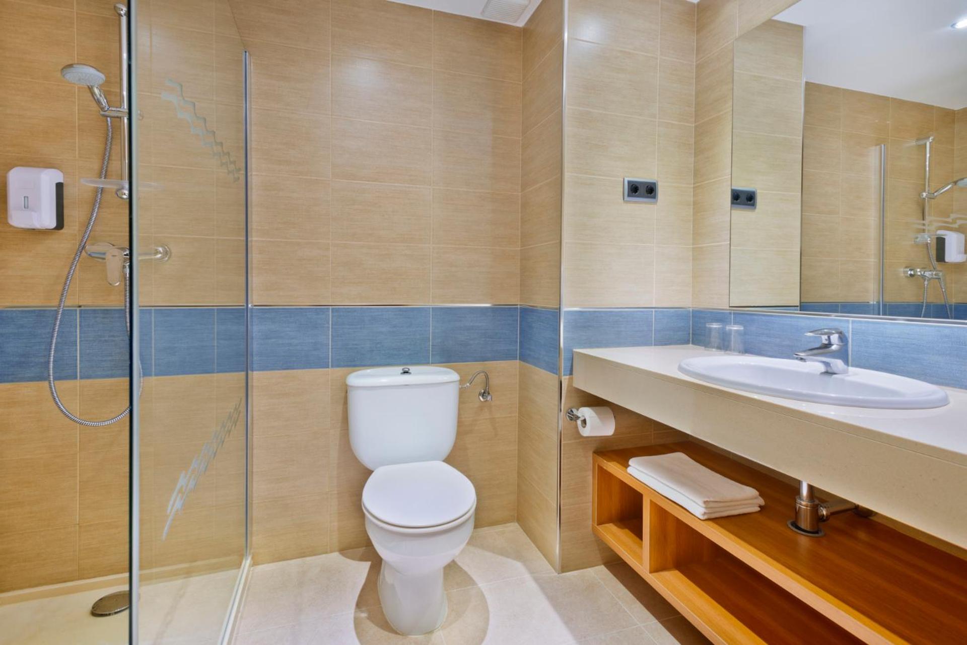 Double or Twin Room - Photo 4