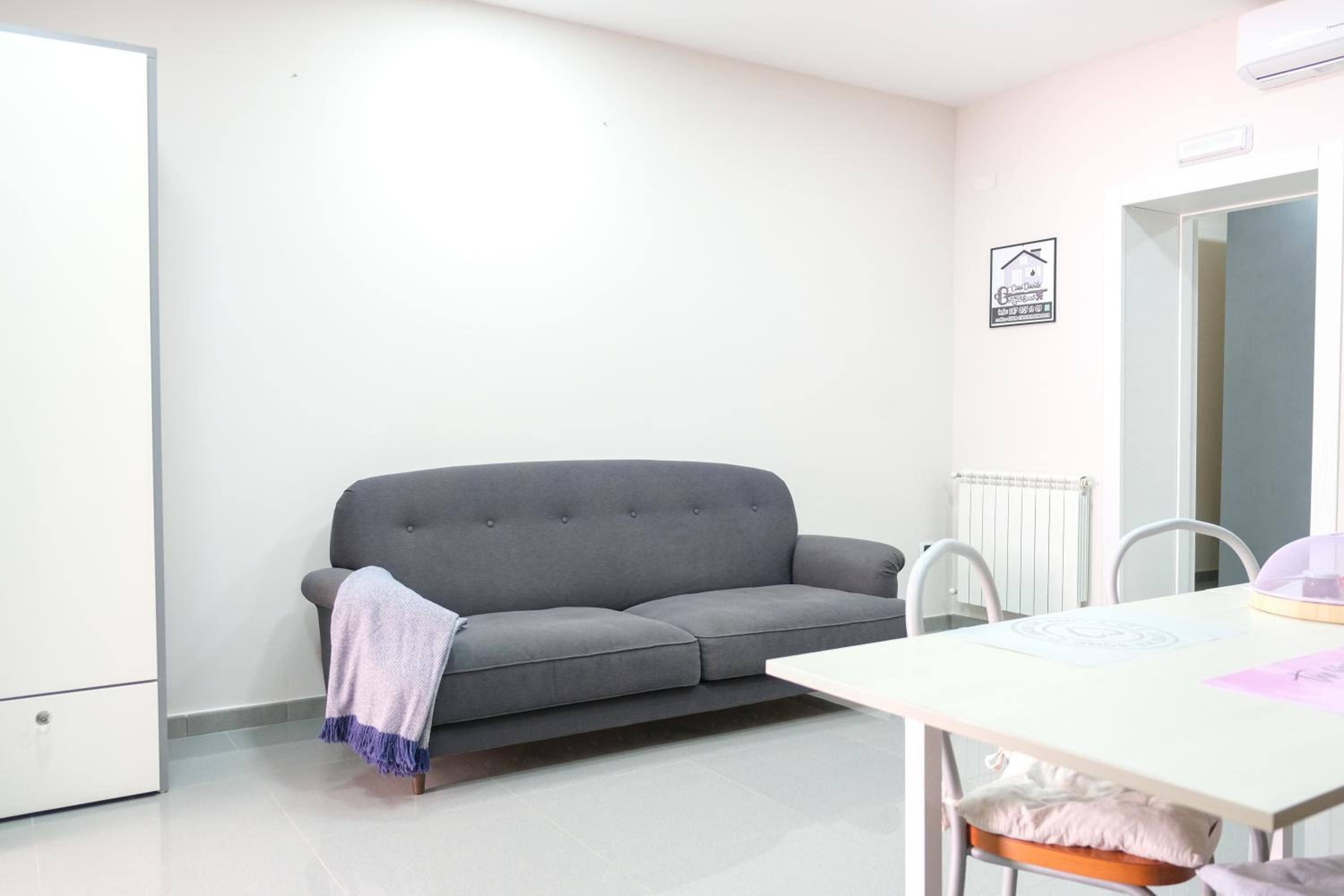 One-Bedroom Apartment photo 1