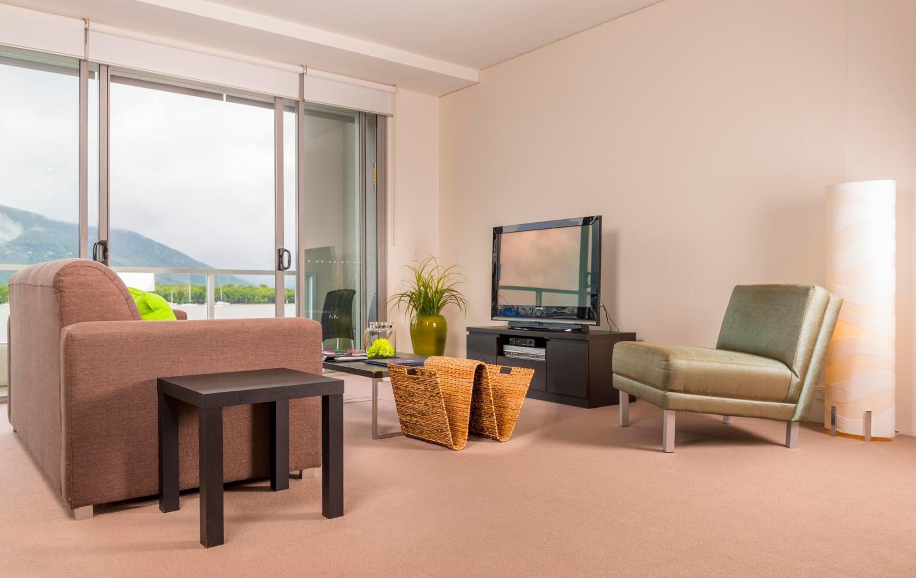 One-Bedroom Apartment with Harbor View - Photo 5