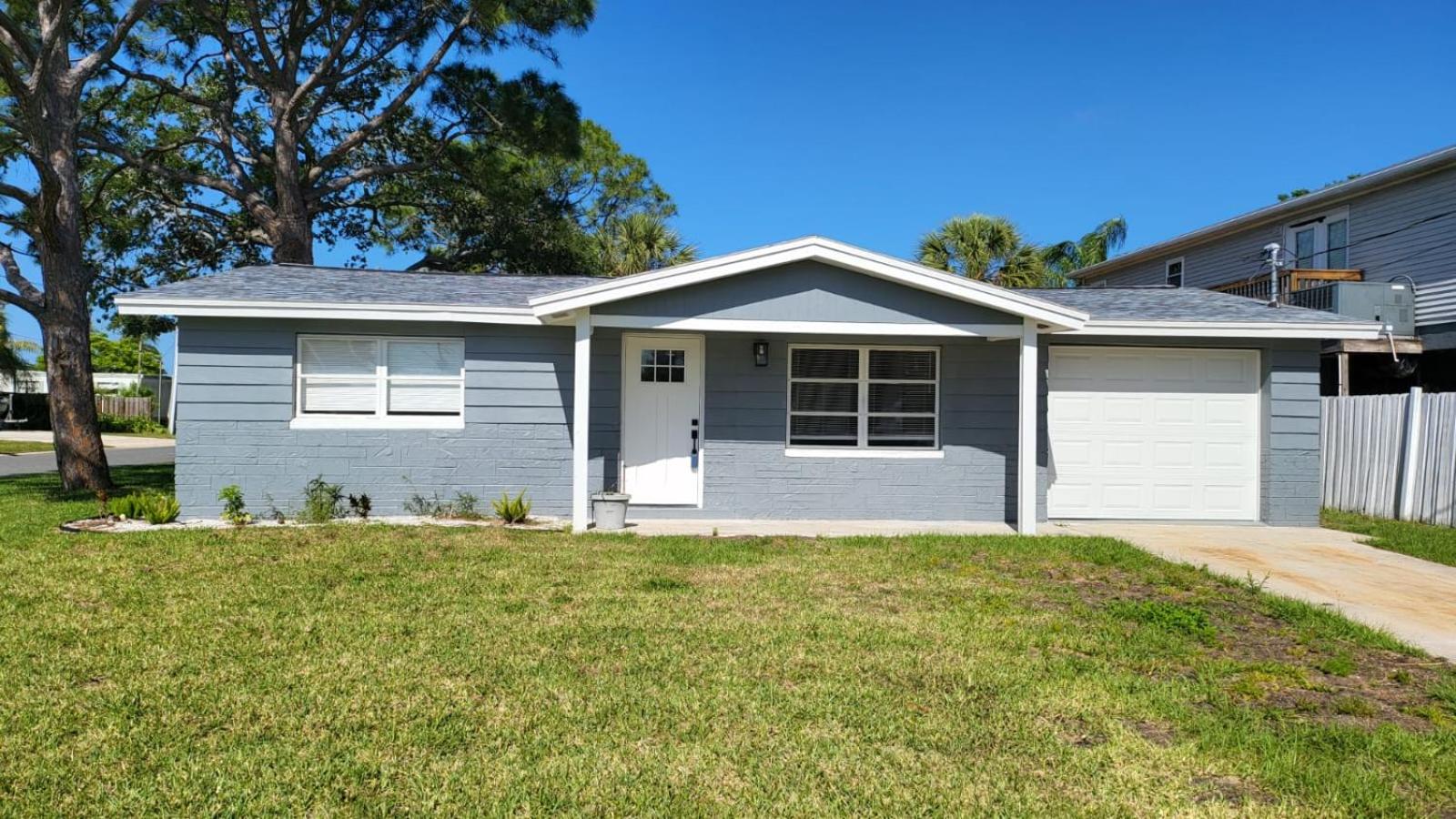 Three-Bedroom House photo 2