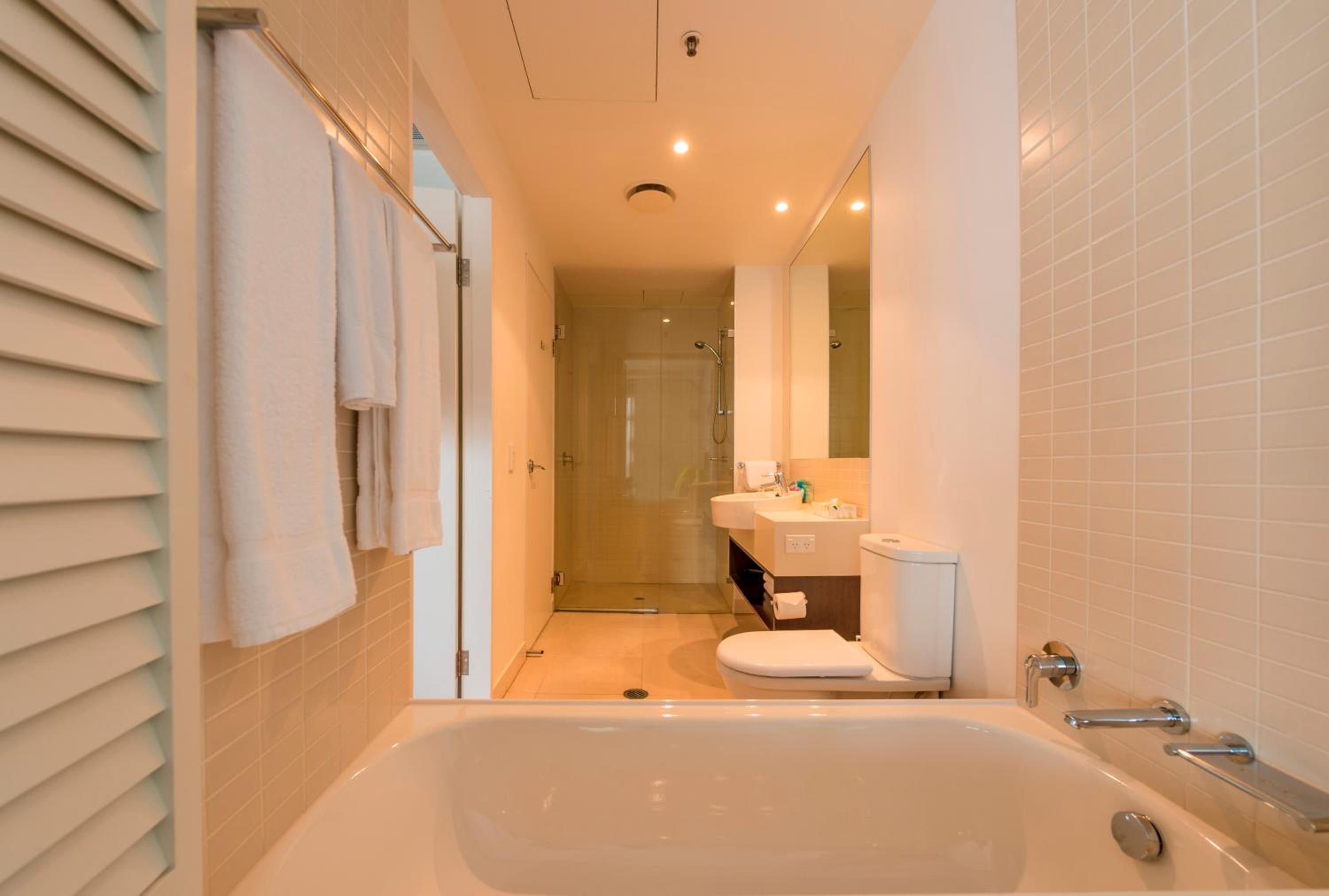 One-Bedroom Apartment with Harbor View - Photo 4