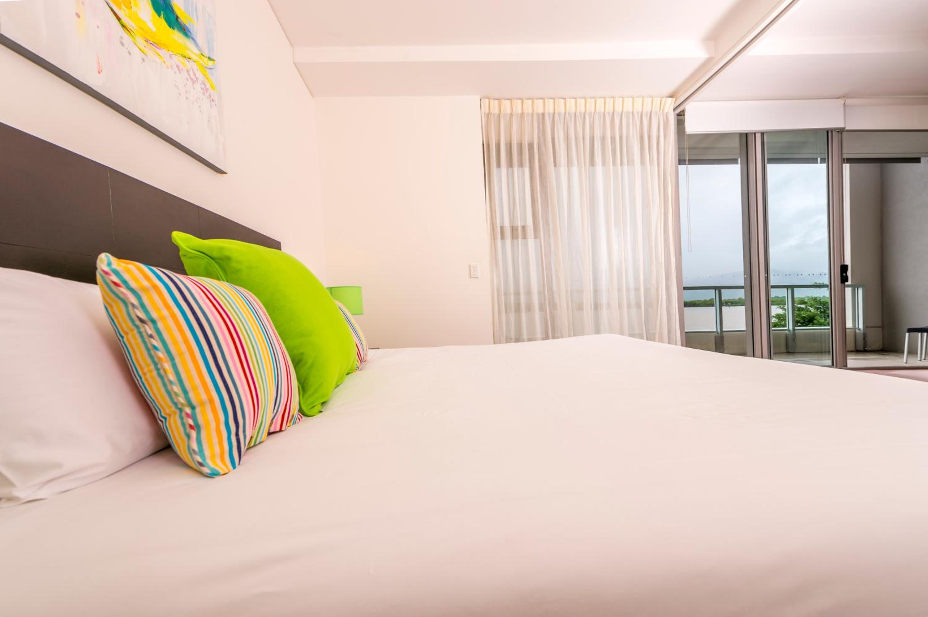 One-Bedroom Apartment with Harbor View - Photo 17