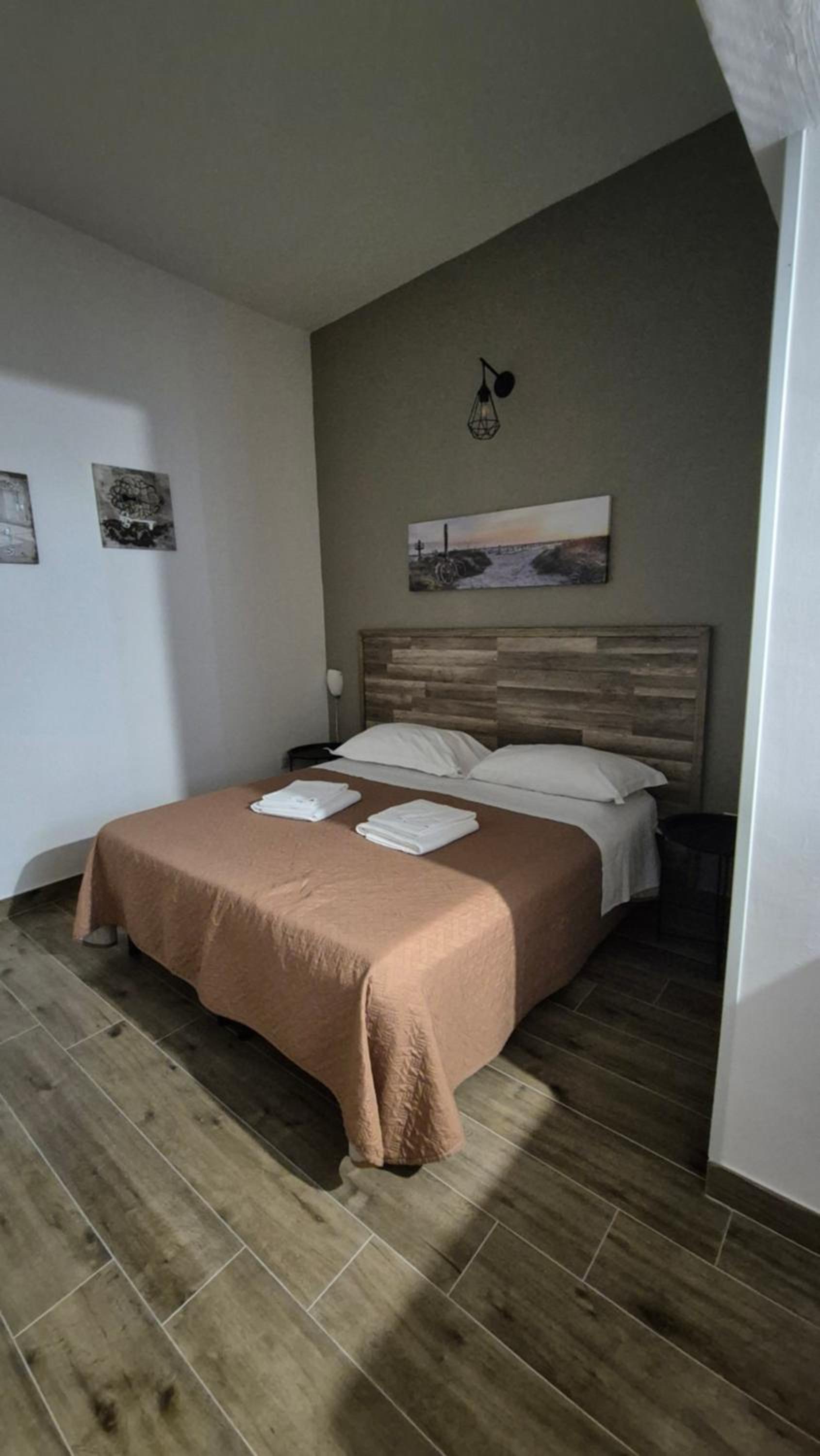 Large Double Room photo 1
