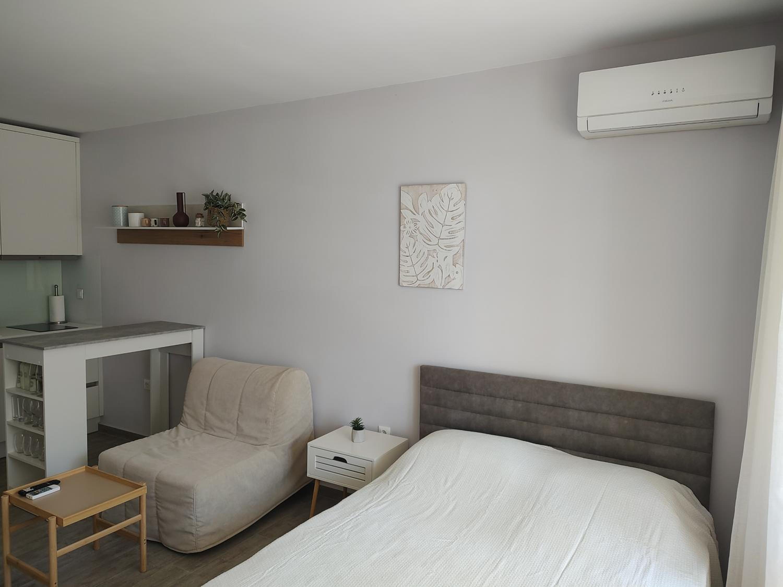 One-Bedroom Apartment photo 3