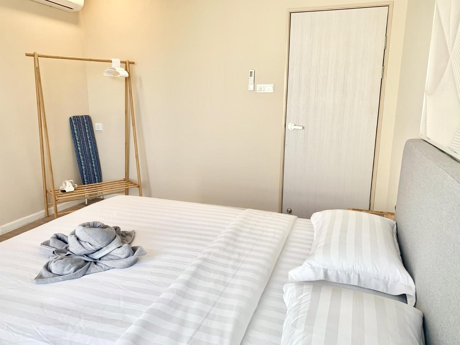 Three-Bedroom Apartment with Sea View - Photo 21