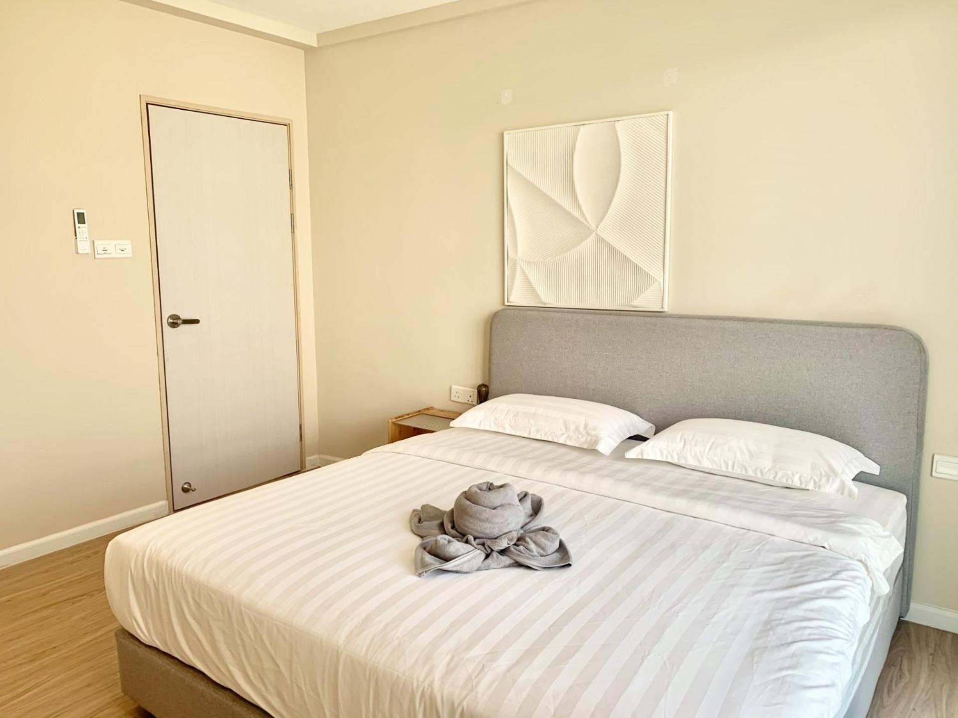 Three-Bedroom Apartment with Sea View - Photo 22