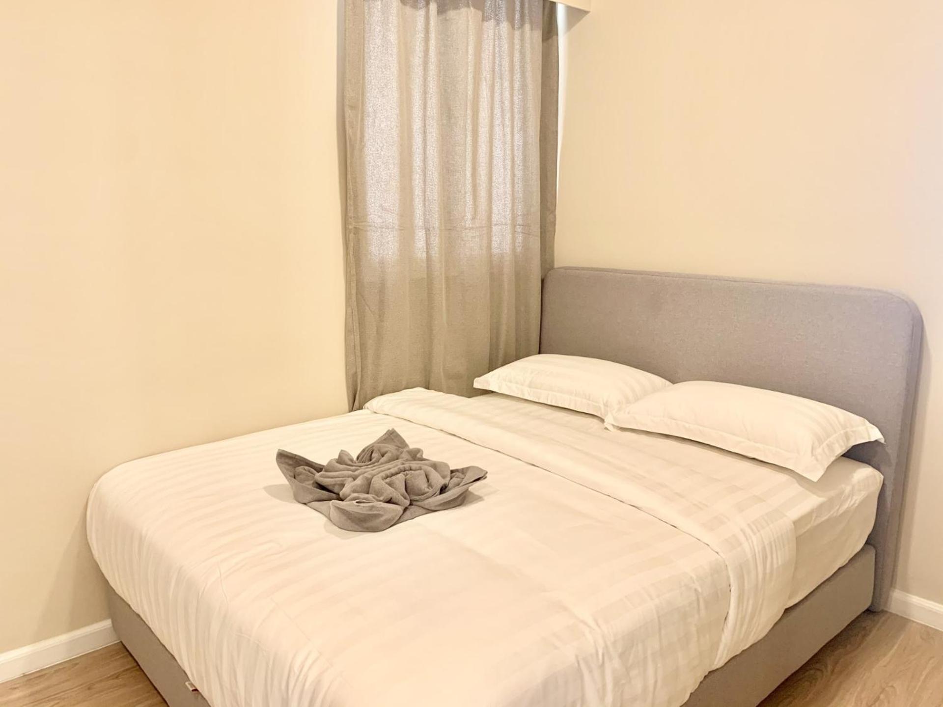 Three-Bedroom Apartment with Sea View - Photo 10