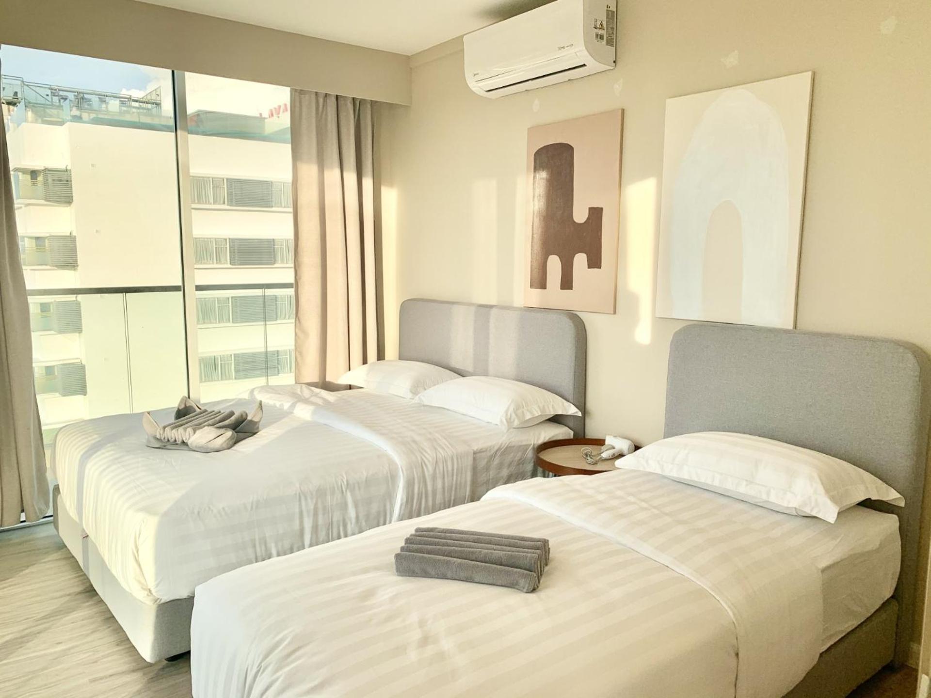 Three-Bedroom Apartment with Sea View - Photo 23