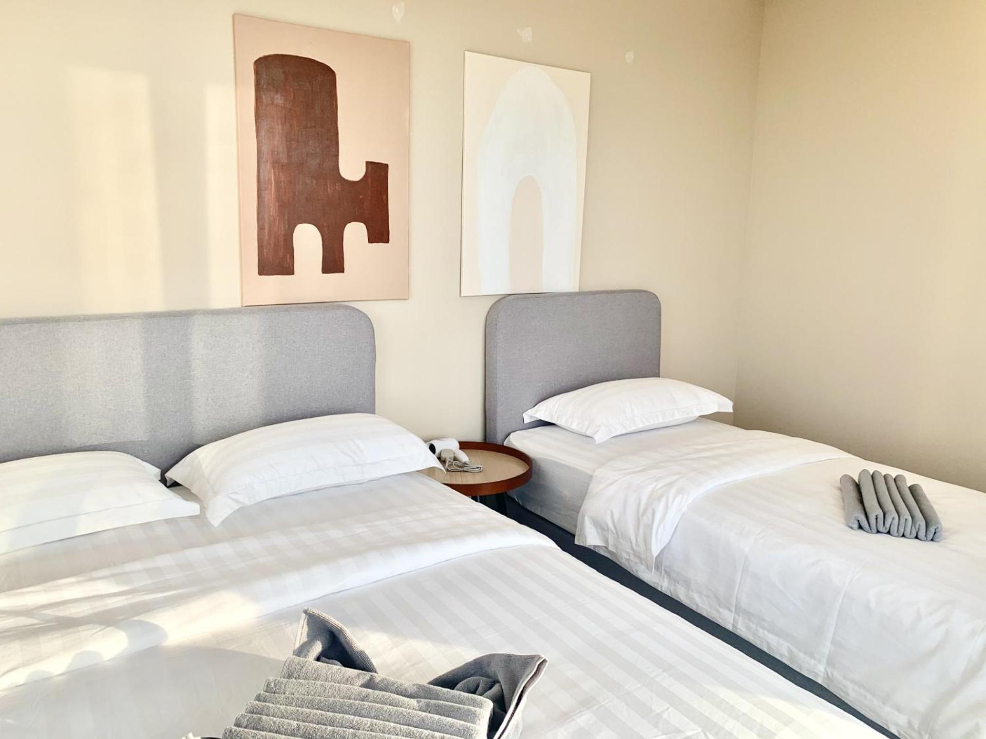 Three-Bedroom Apartment with Sea View - Photo 25