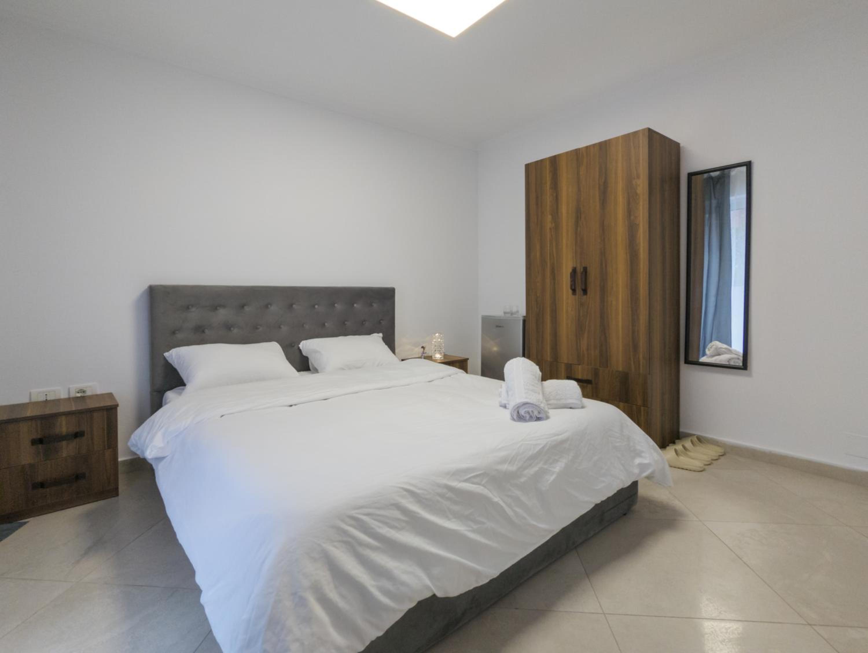 Queen Room with Shared Bathroom