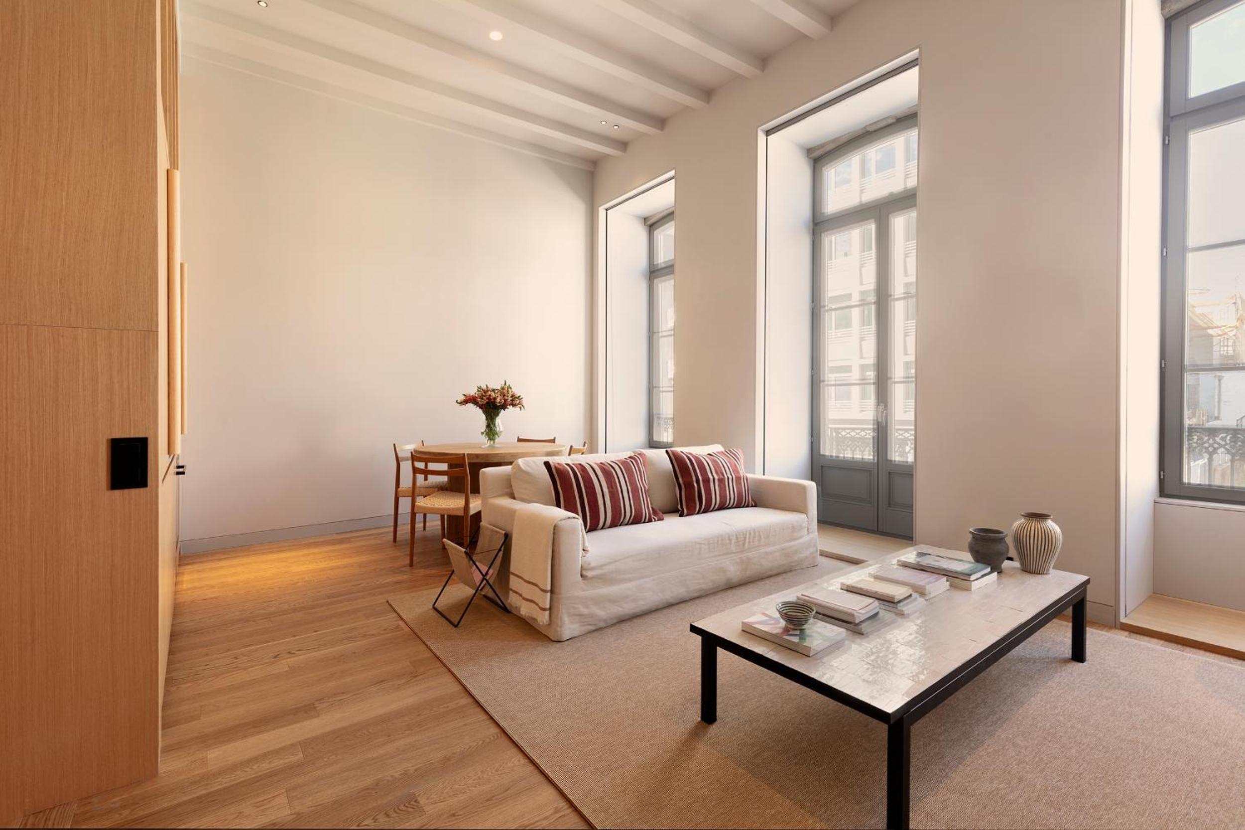 Two Bedroom Duplex Apartment with City View - Photo 13