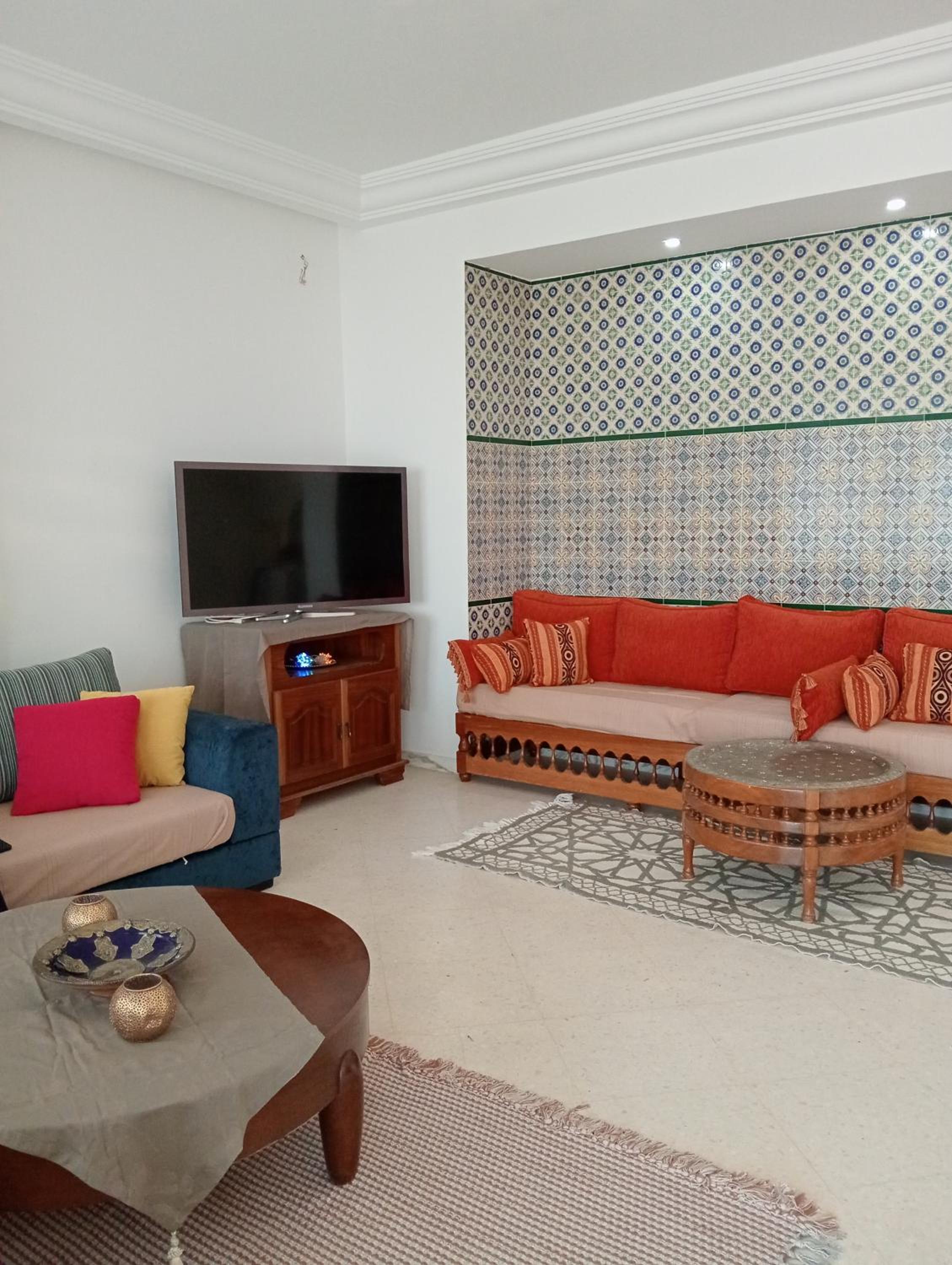 Seven-Bedroom House photo 3