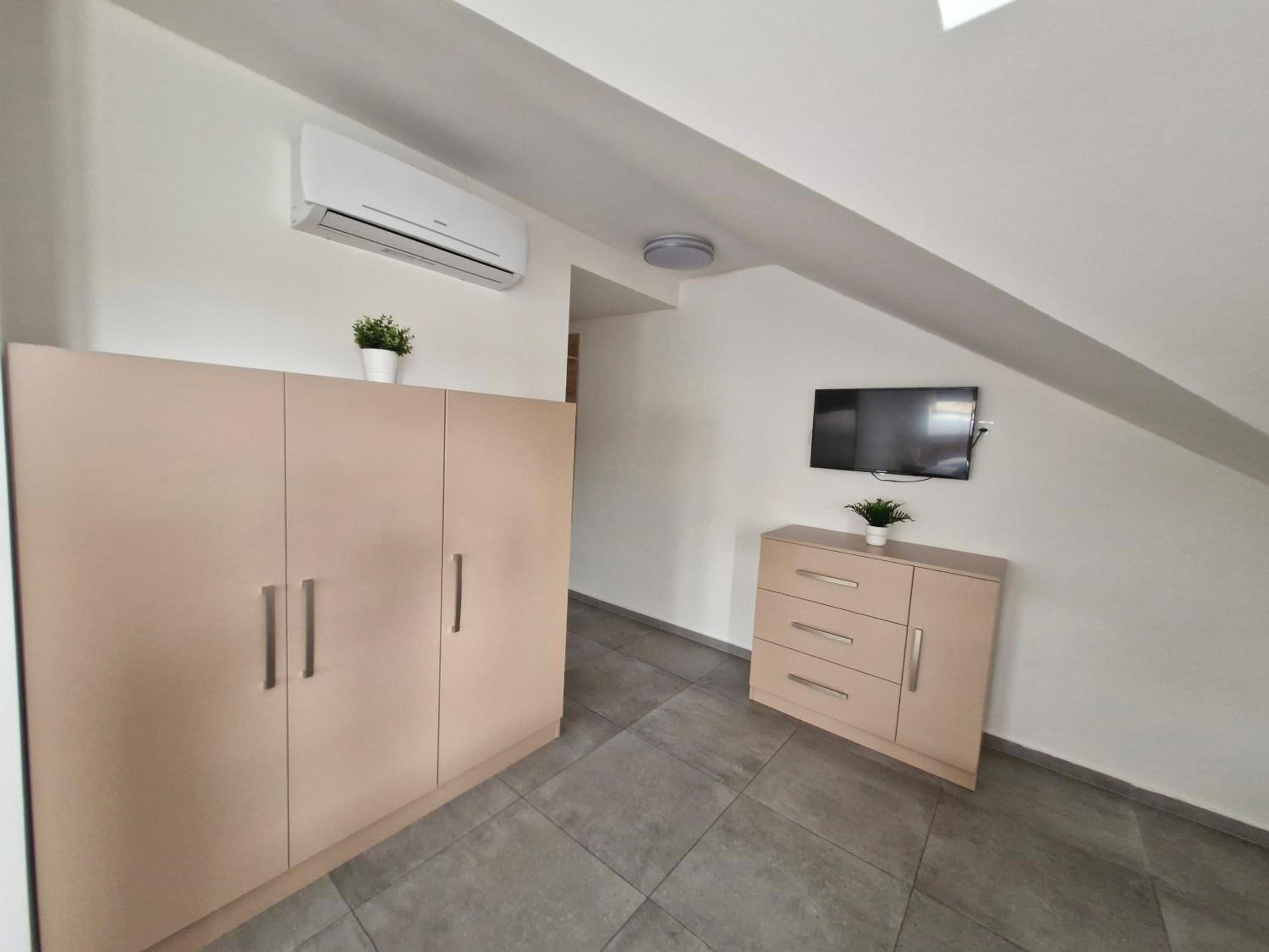 Apartment photo 2