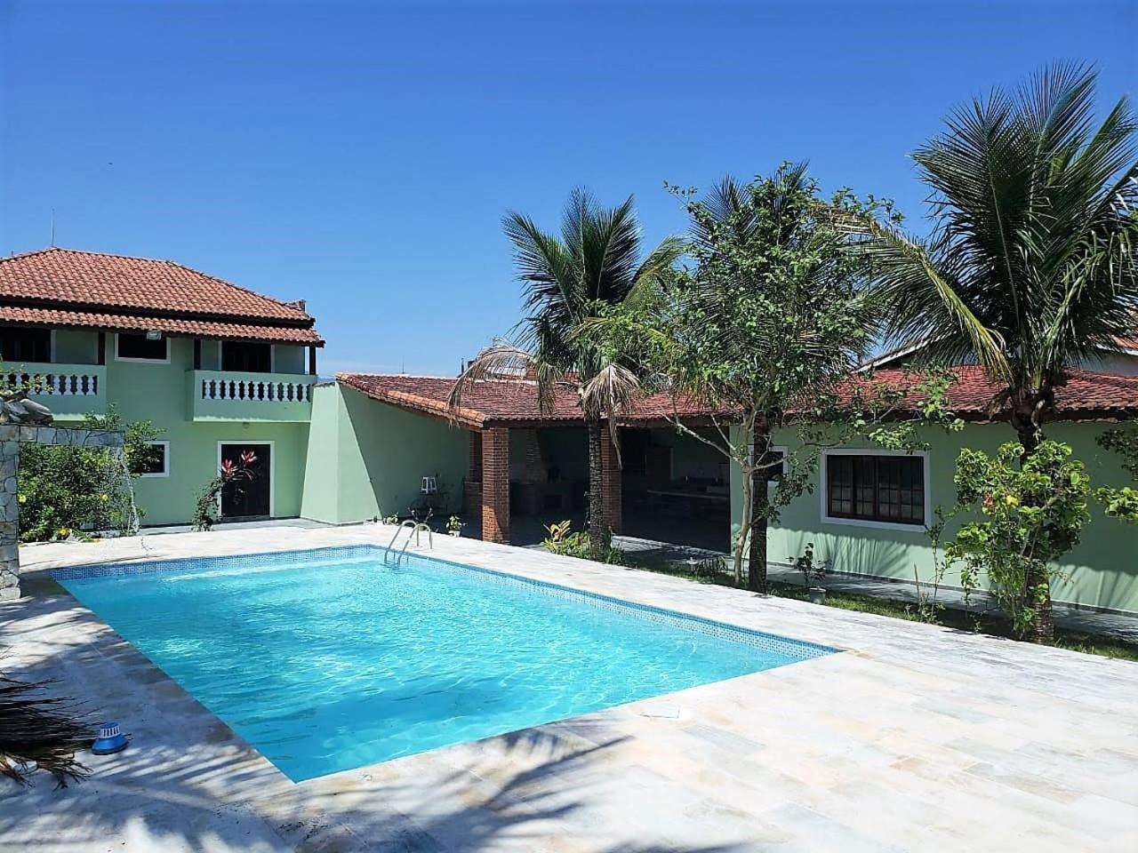 Five-Bedroom House photo 1