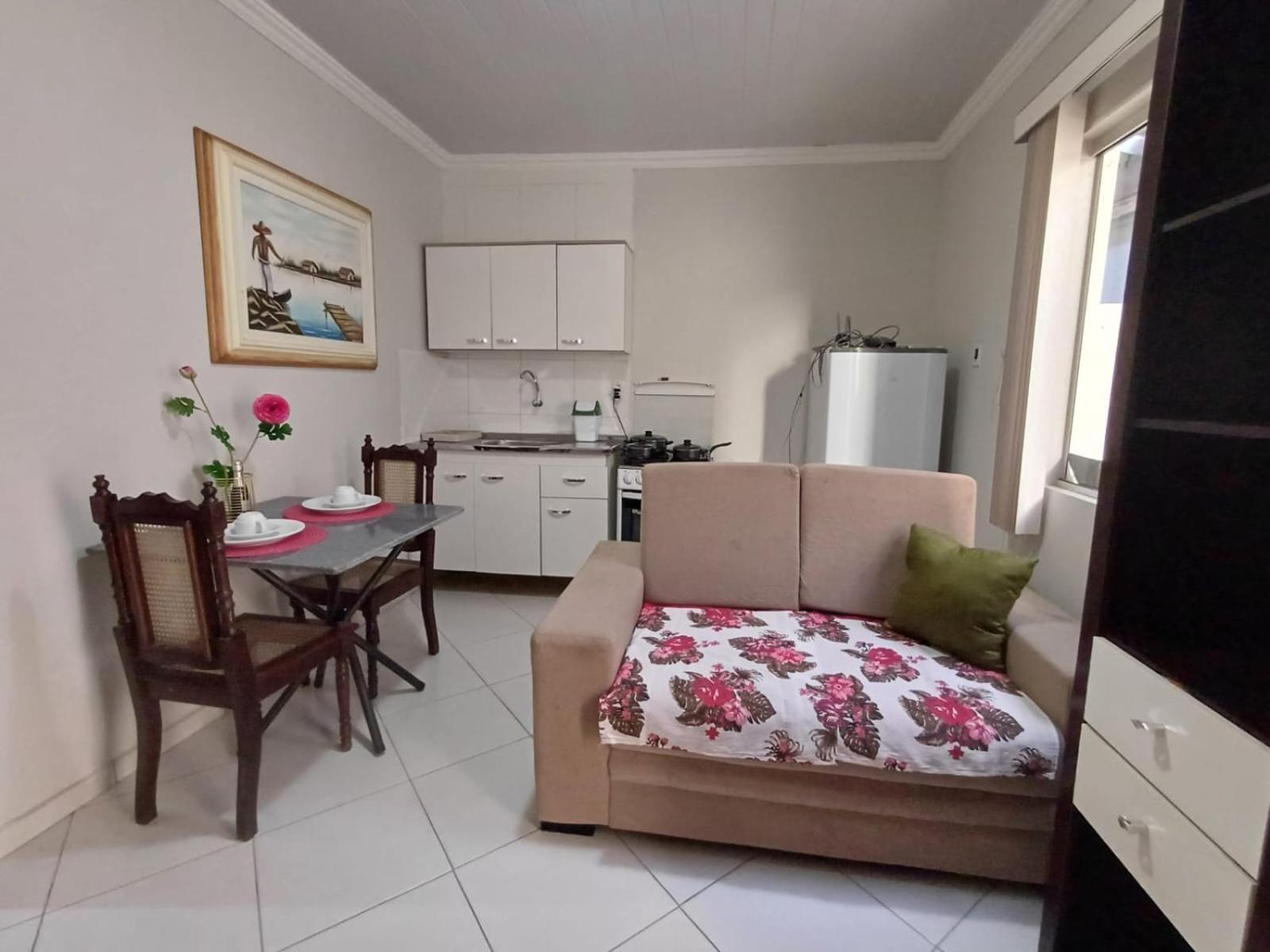 One-Bedroom Apartment photo 2