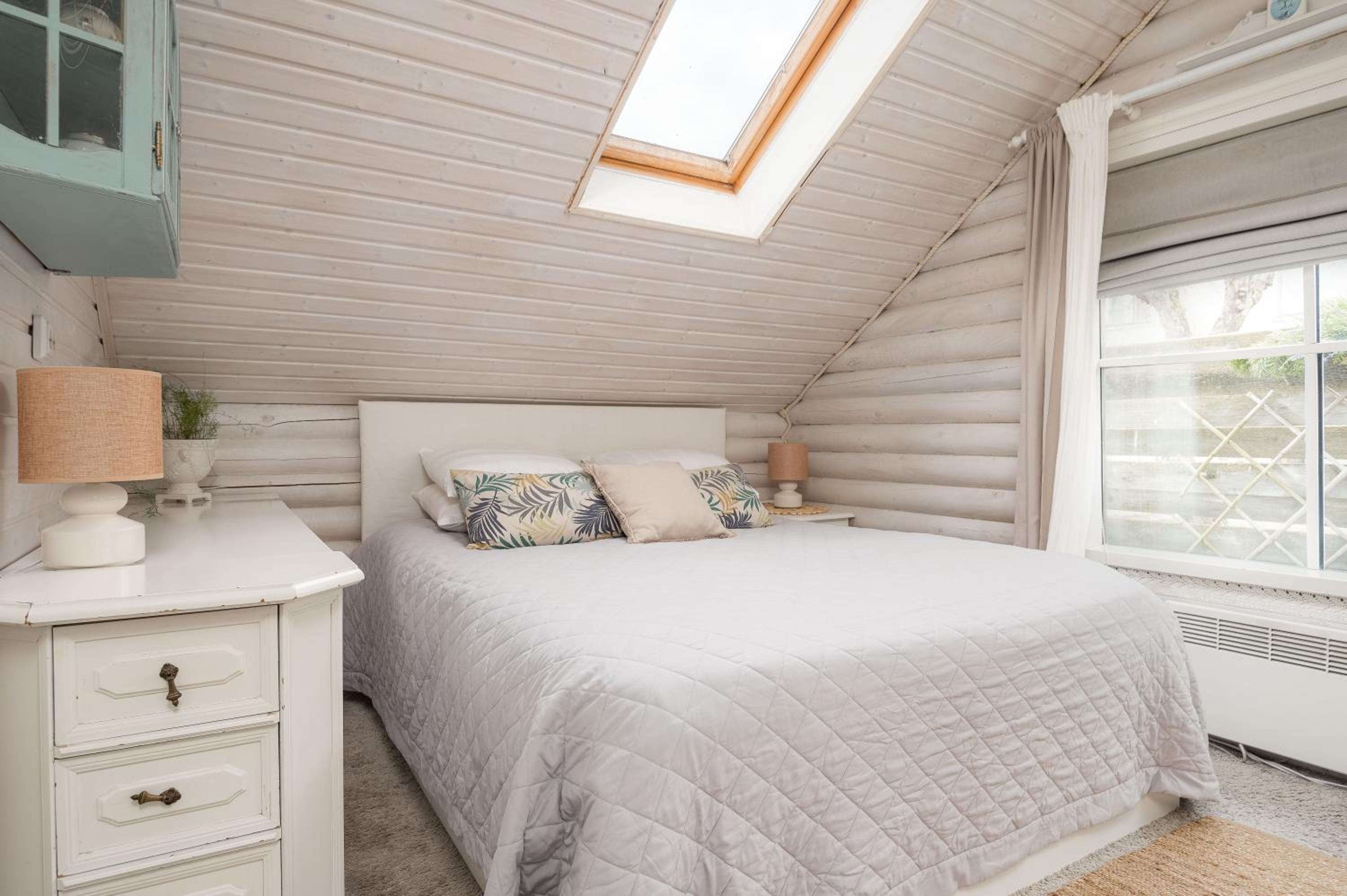 One-Bedroom House - Photo 6