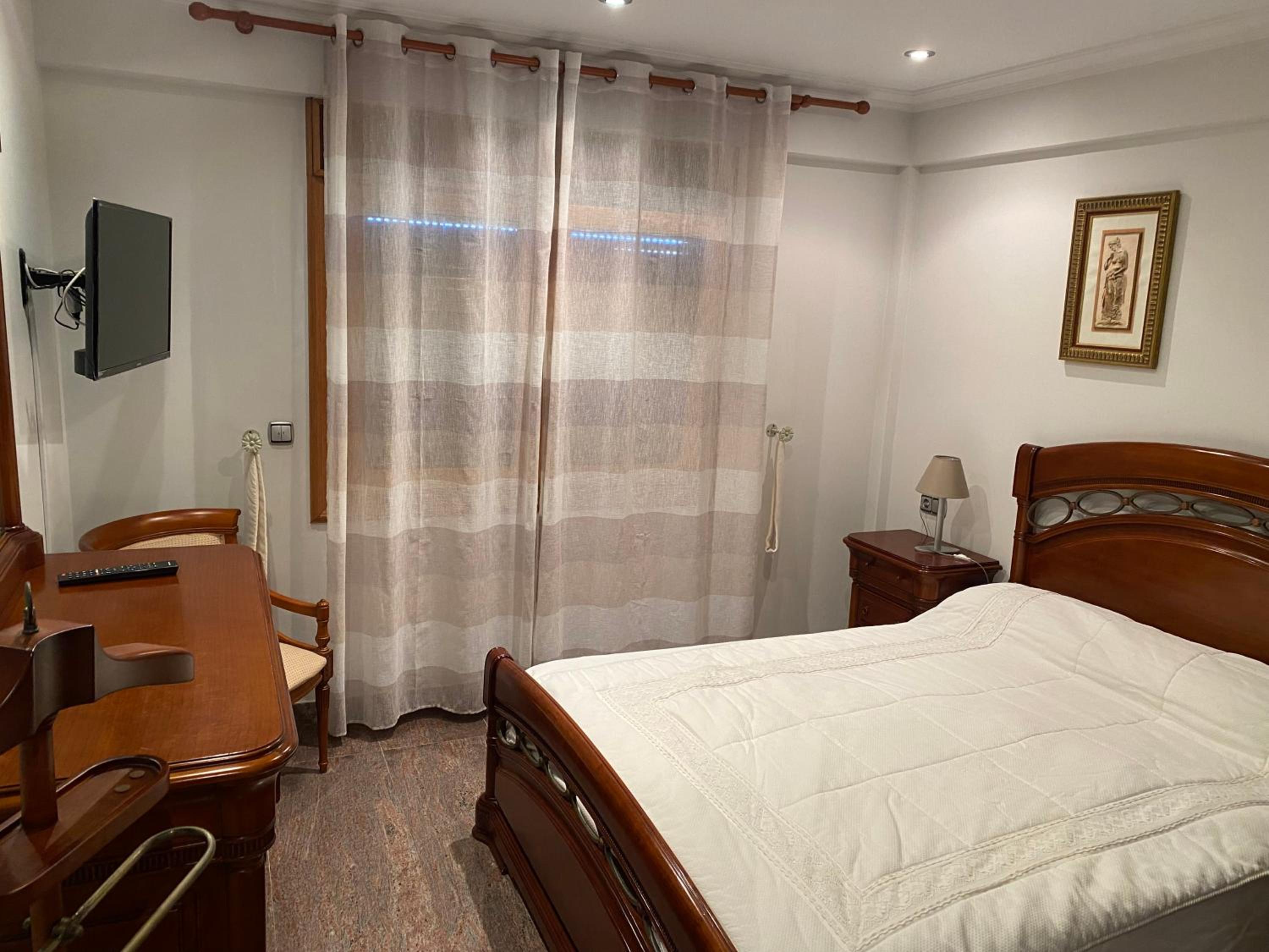 Three-Bedroom House photo 3