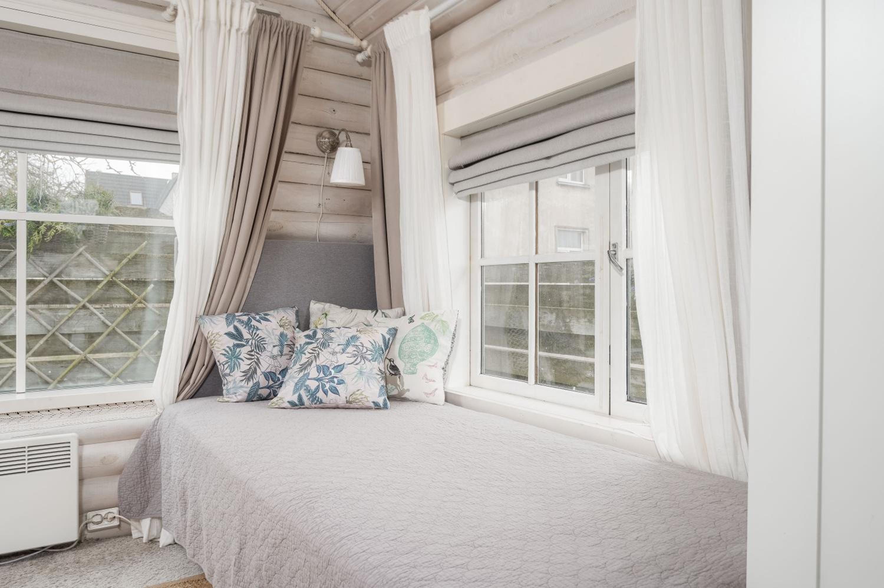 One-Bedroom House - Photo 1