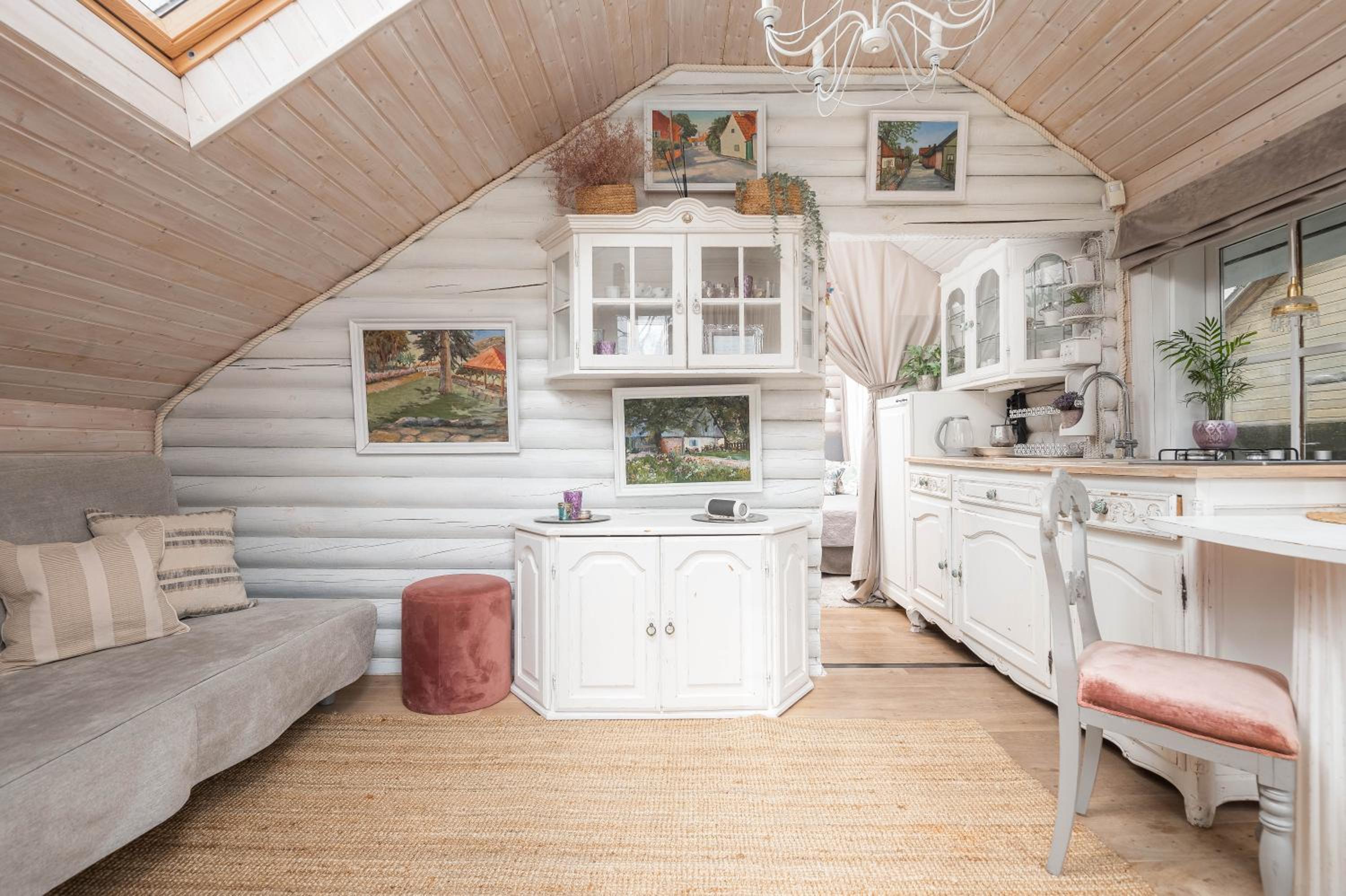 One-Bedroom House - Photo 10