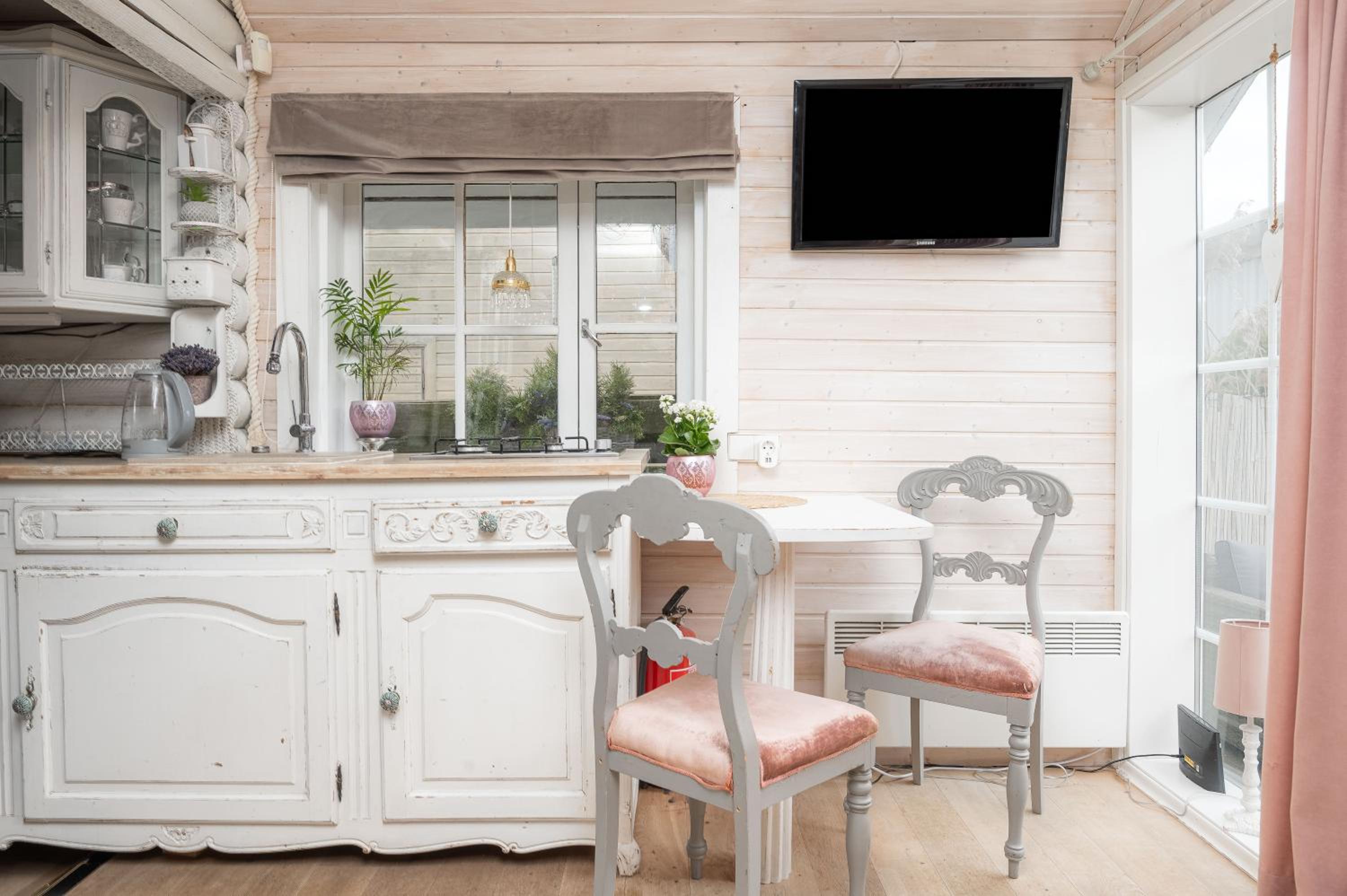 One-Bedroom House - Photo 12