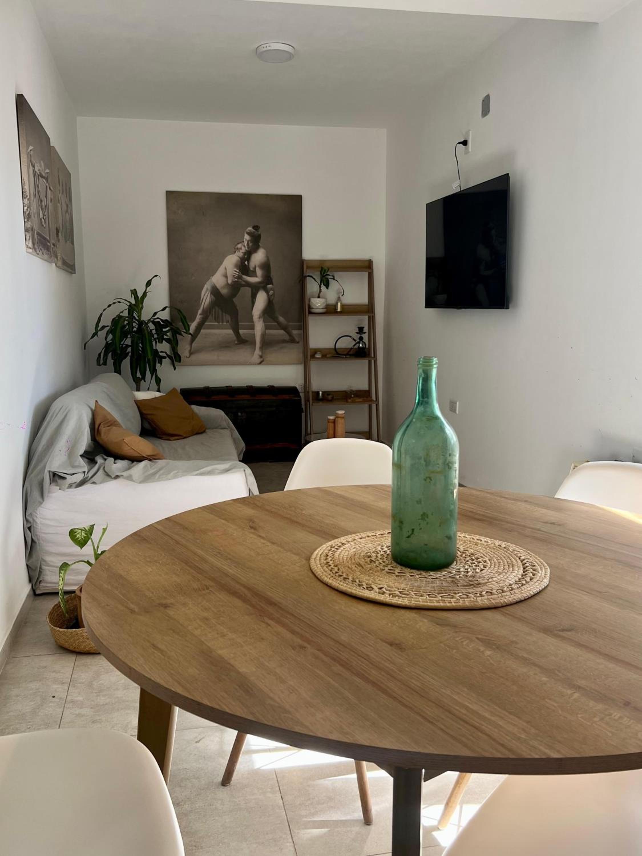 One-Bedroom Apartment photo 2