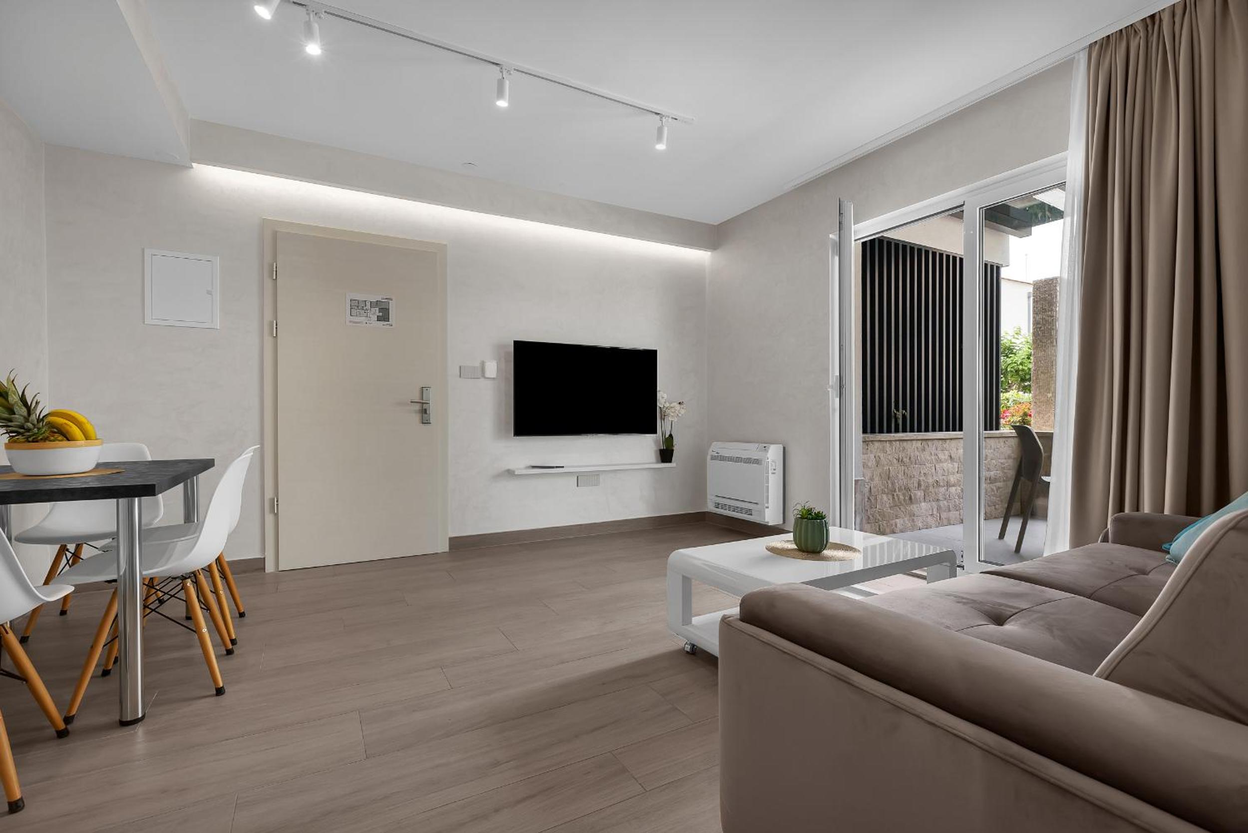 Superior One-Bedroom Apartment with Balcony