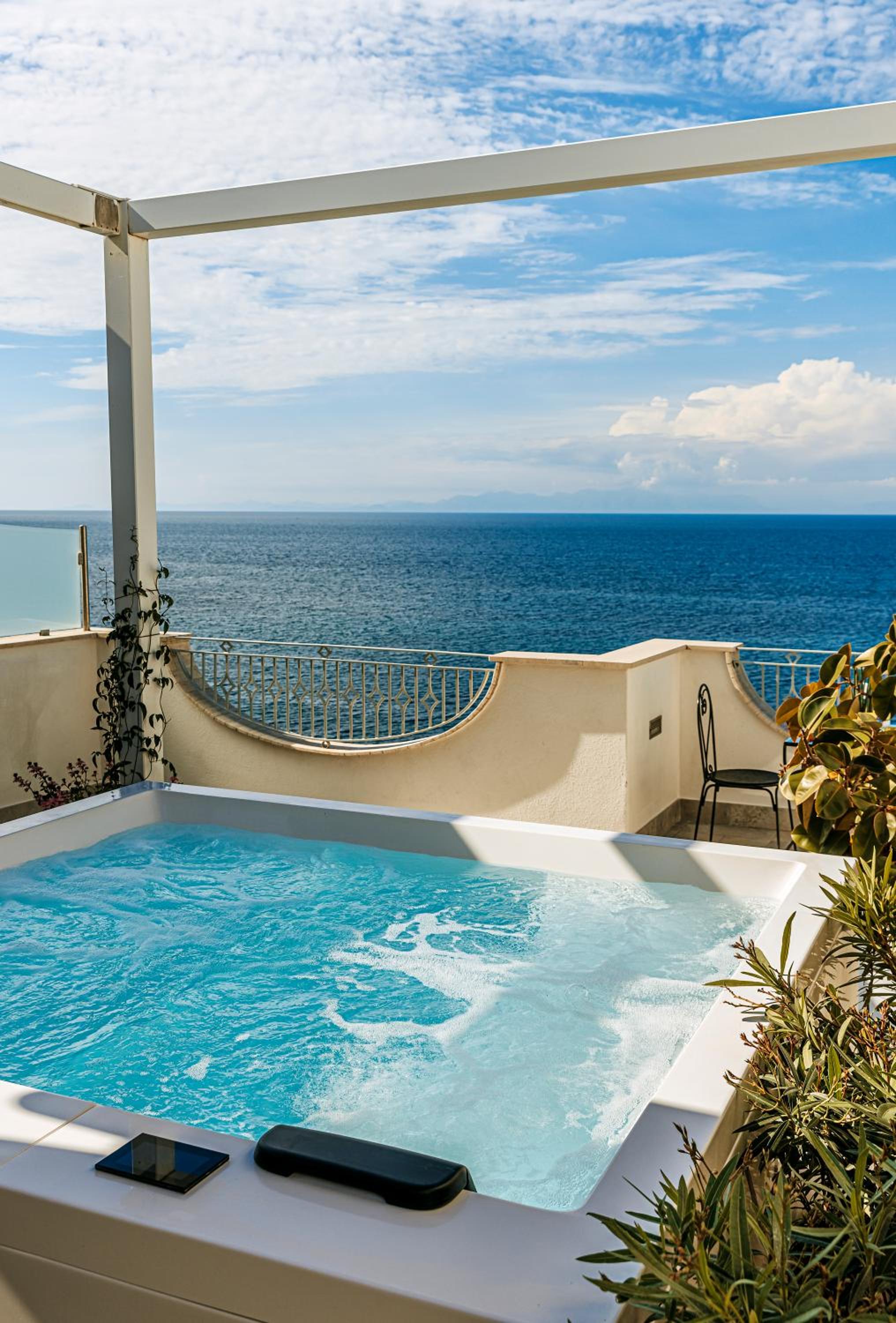 Junior Suite with Private Pool photo 3