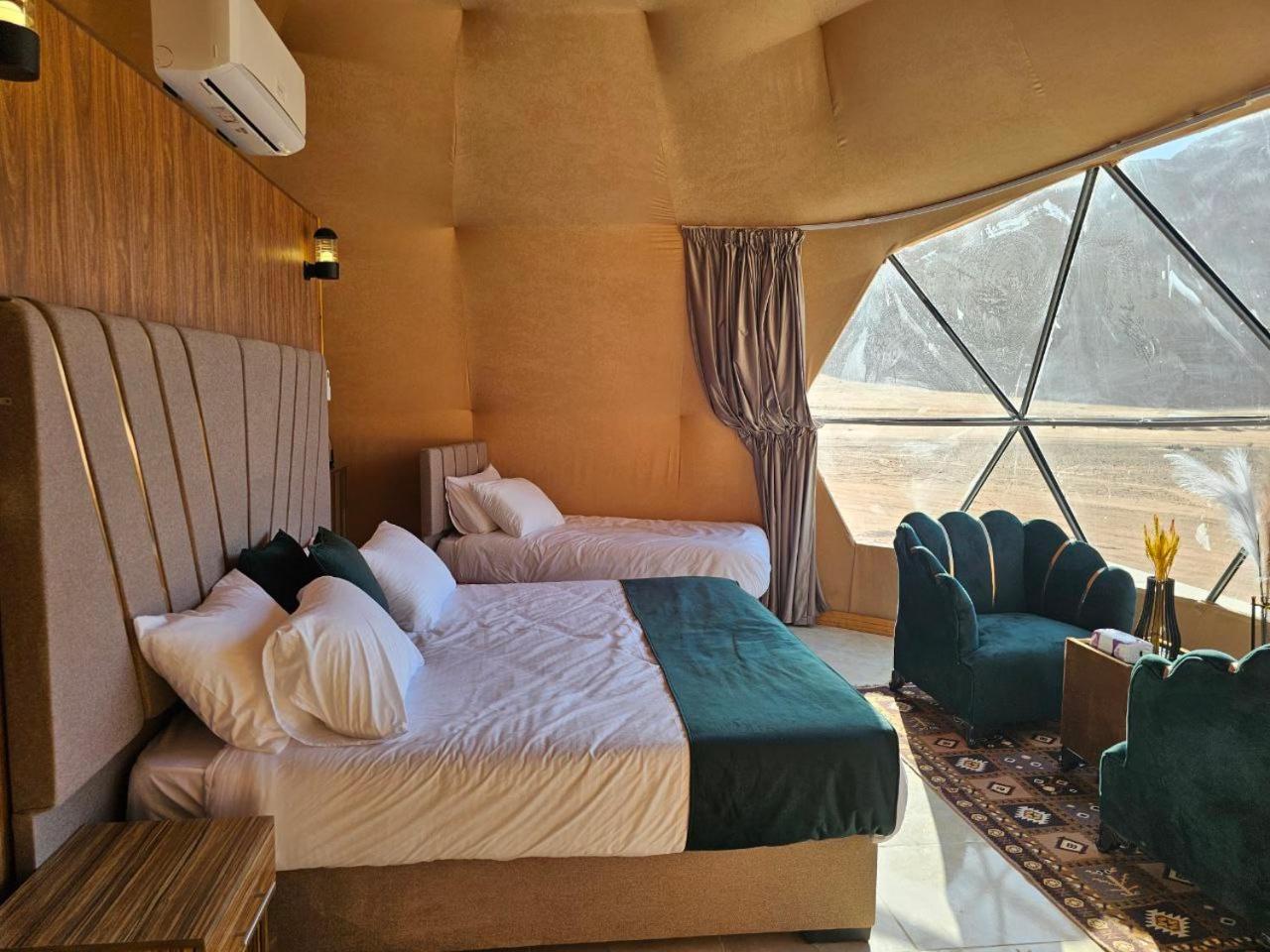 Quadruple Room with Mountain View photo 3