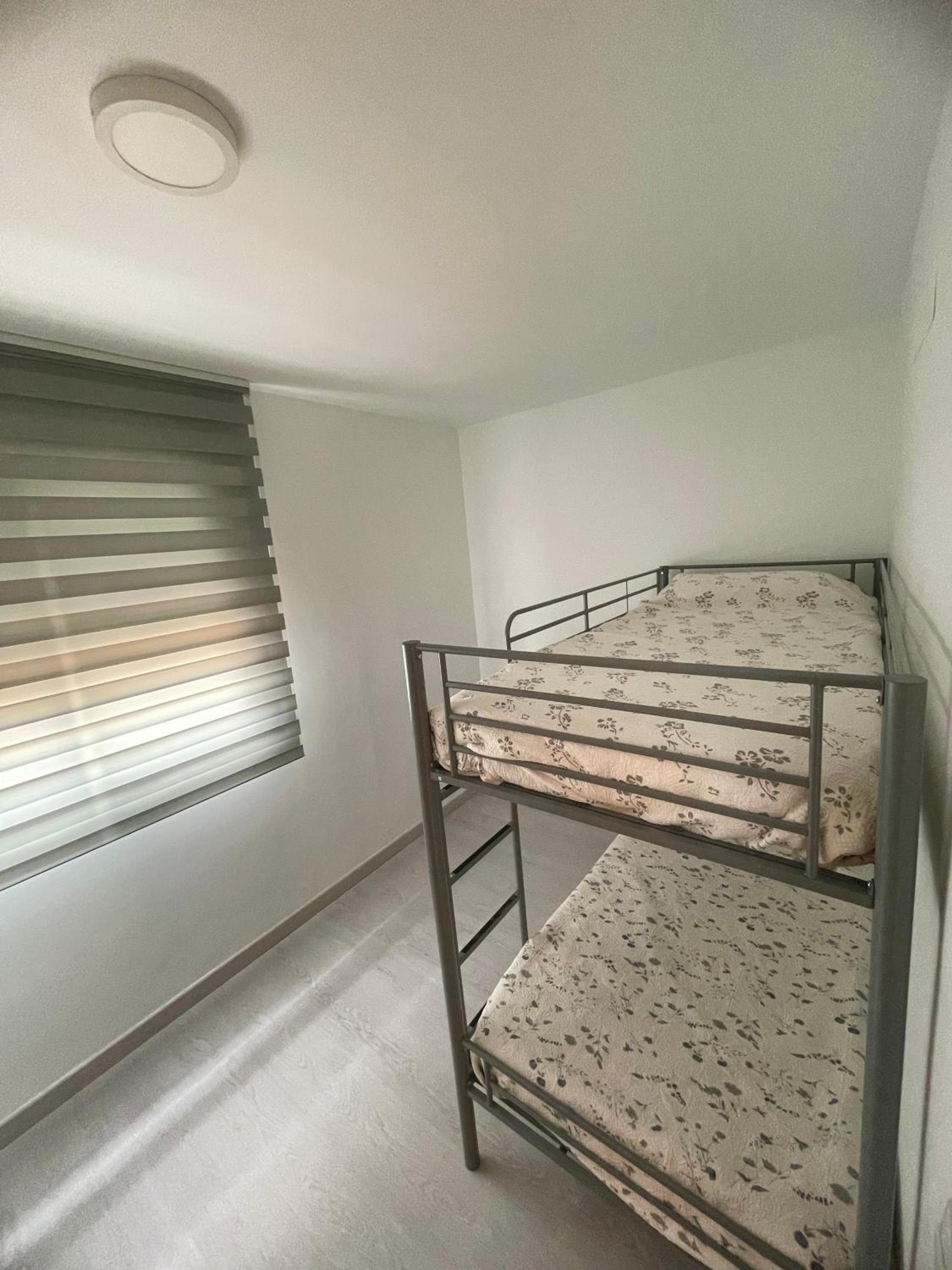Apartamento de dos habitaciones con balcón y terraza