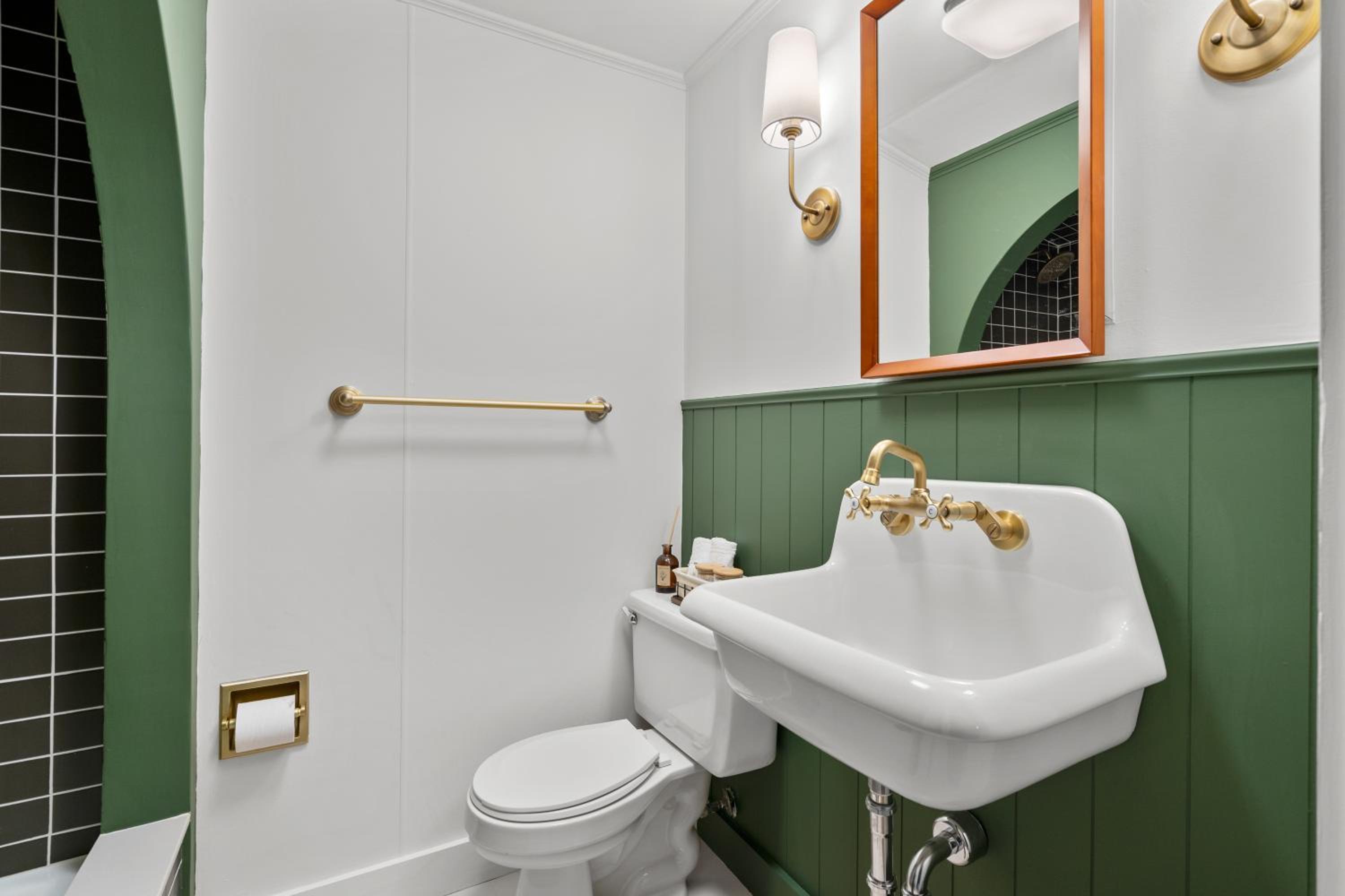 Budget Double Room - Photo 17