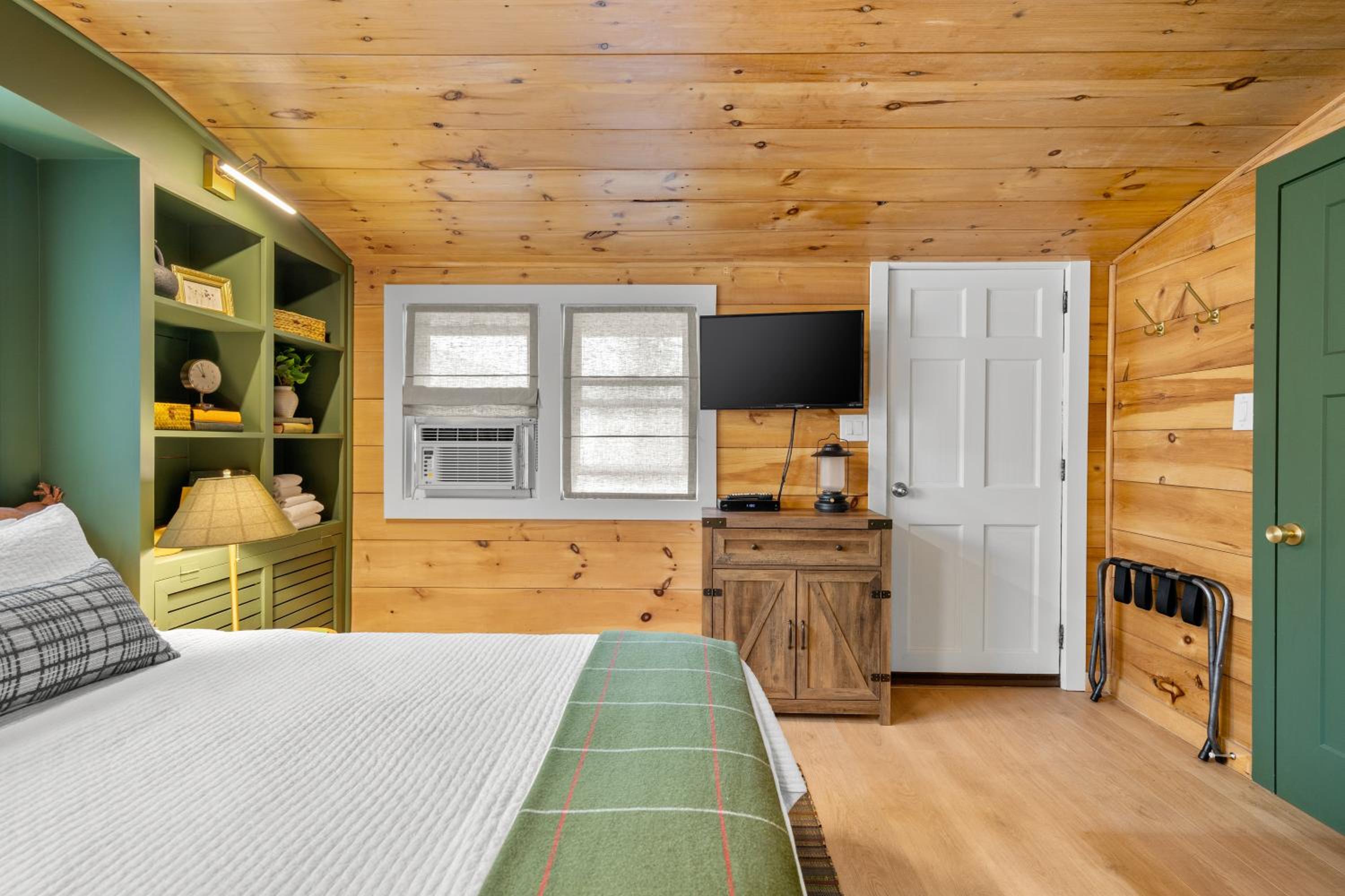 Budget Double Room - Photo 8