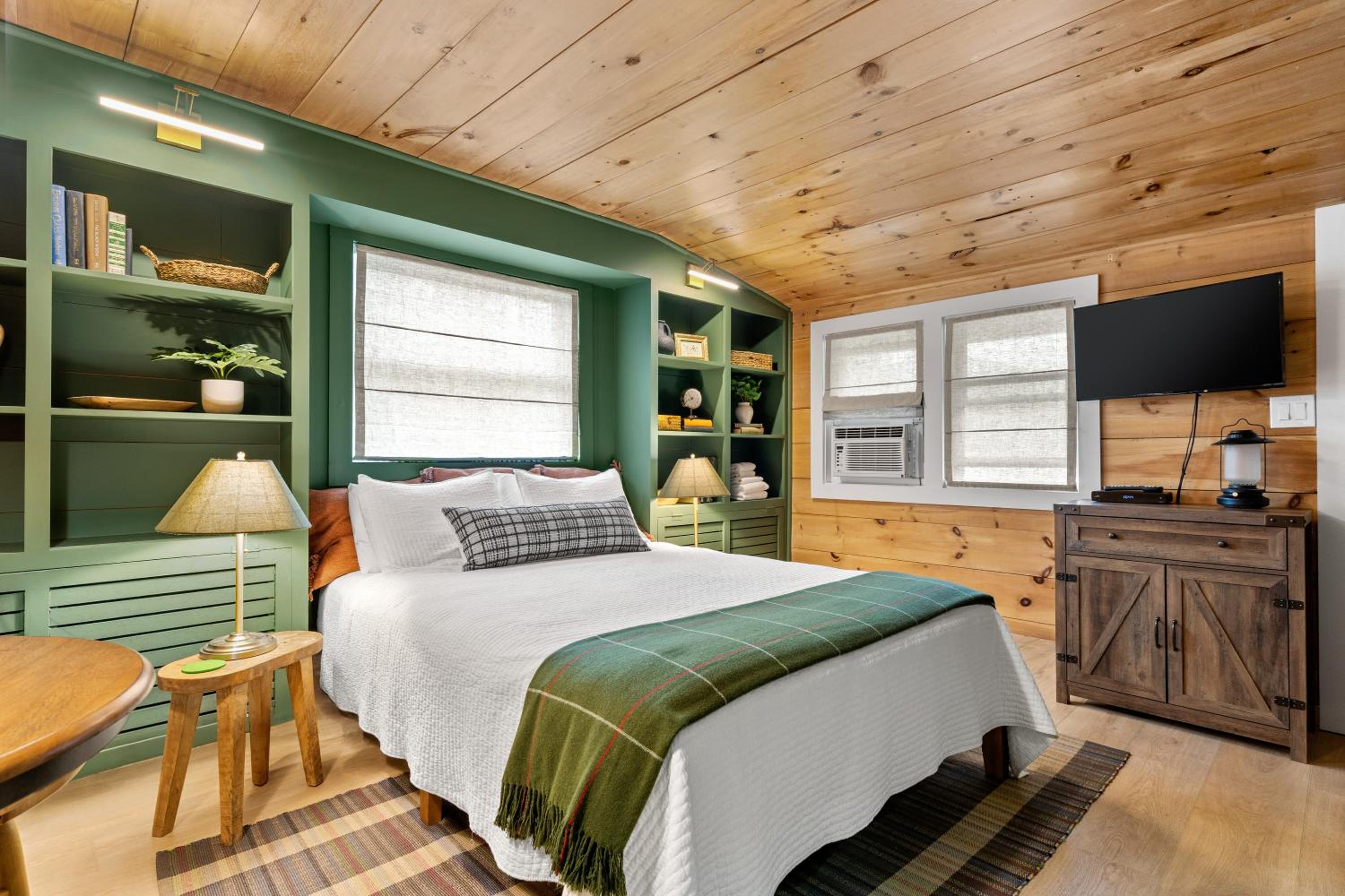 Budget Double Room - Photo 13