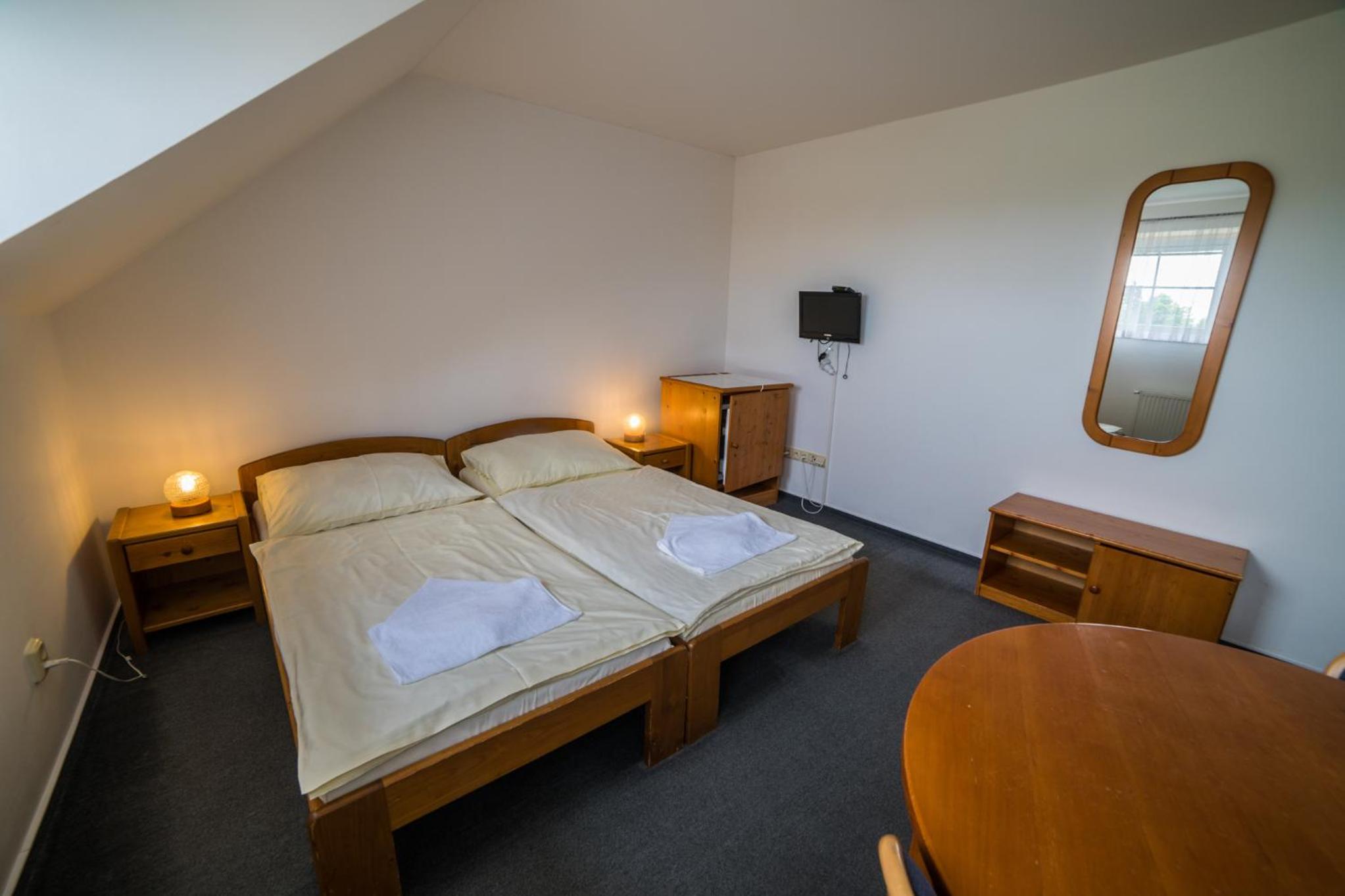 Double or Twin Room with Private Bathroom photo 2