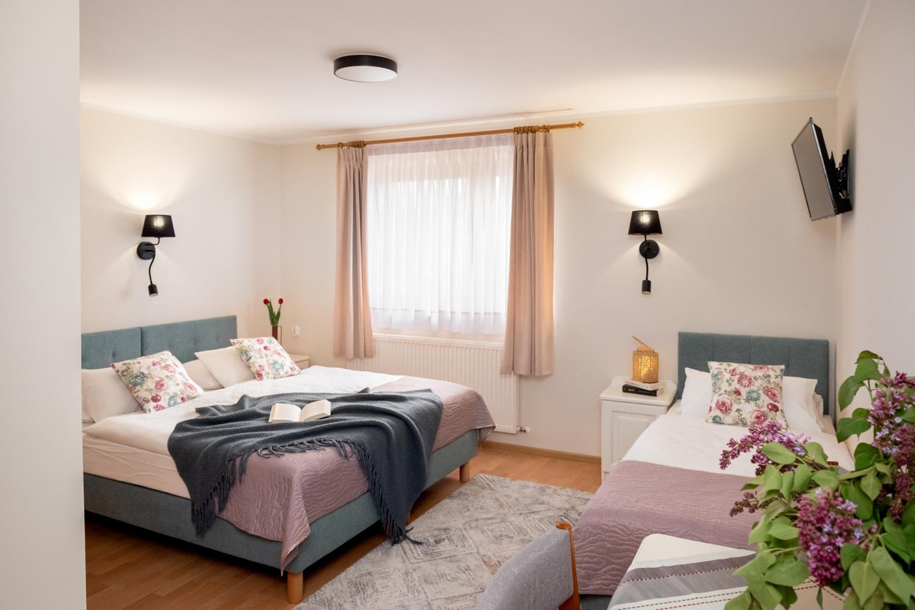 Triple Room with Private Bathroom photo 2