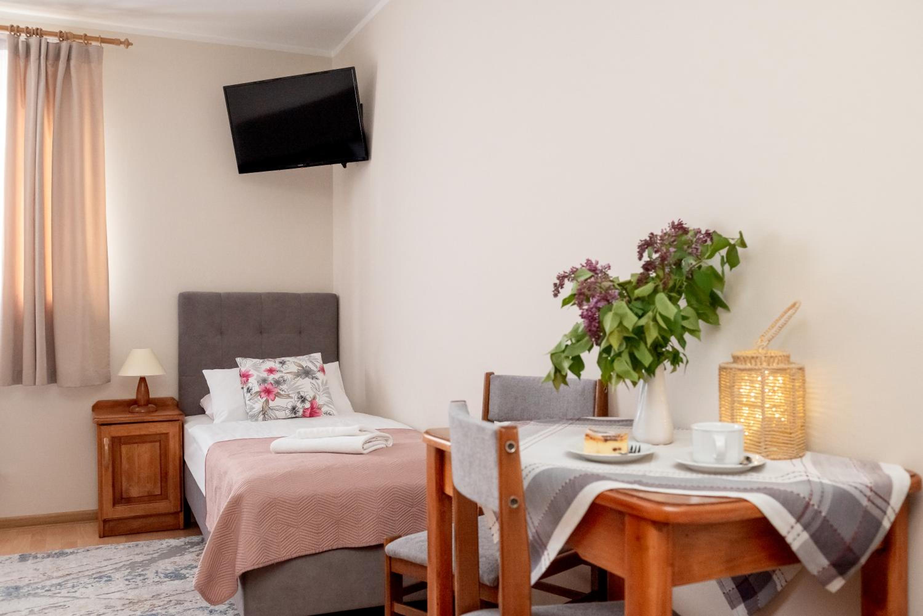 Triple Room with Private Bathroom photo 2