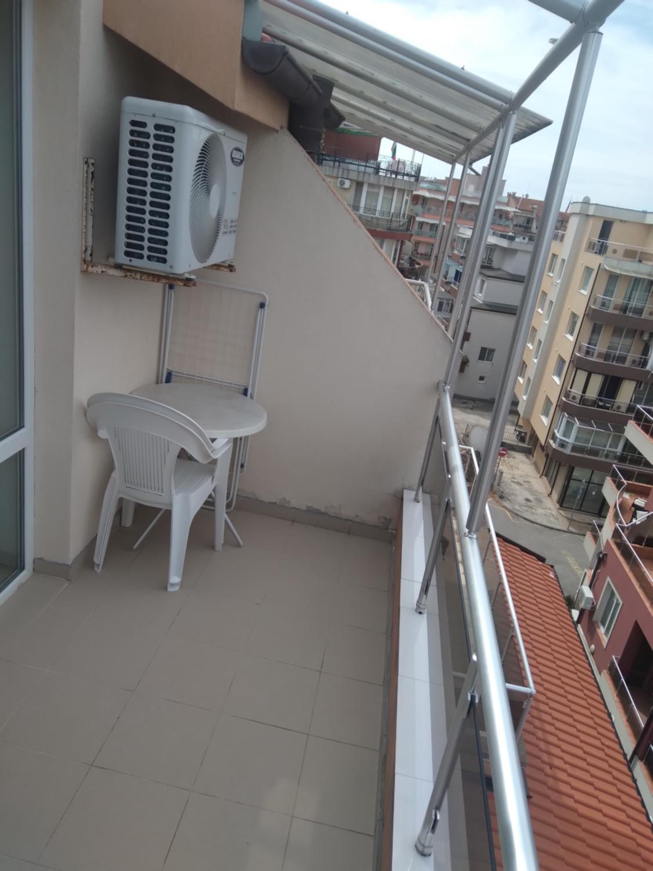 Studio with Balcony - Photo 5