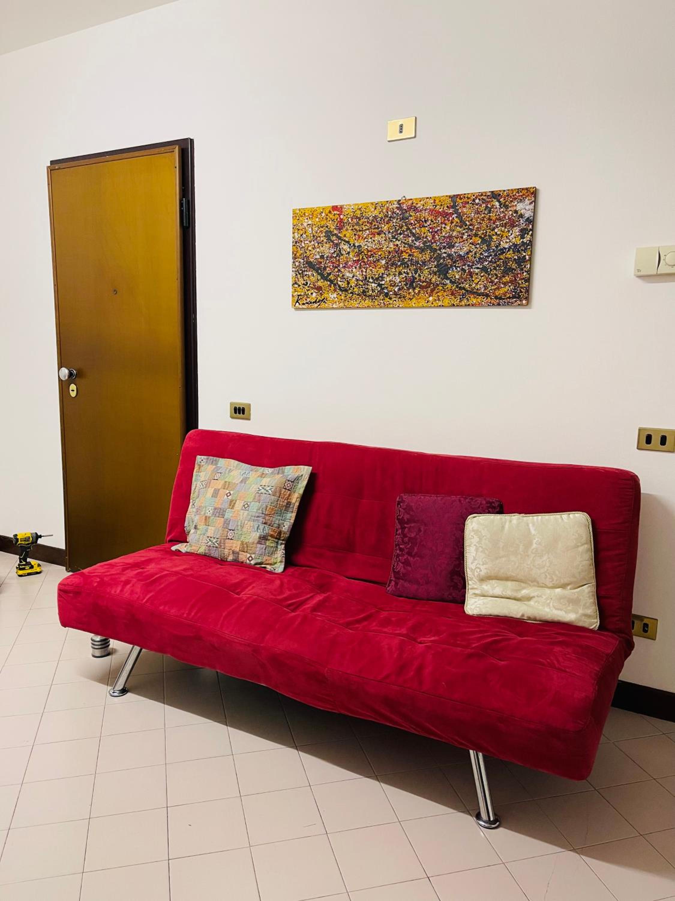 One-Bedroom Apartment photo 2