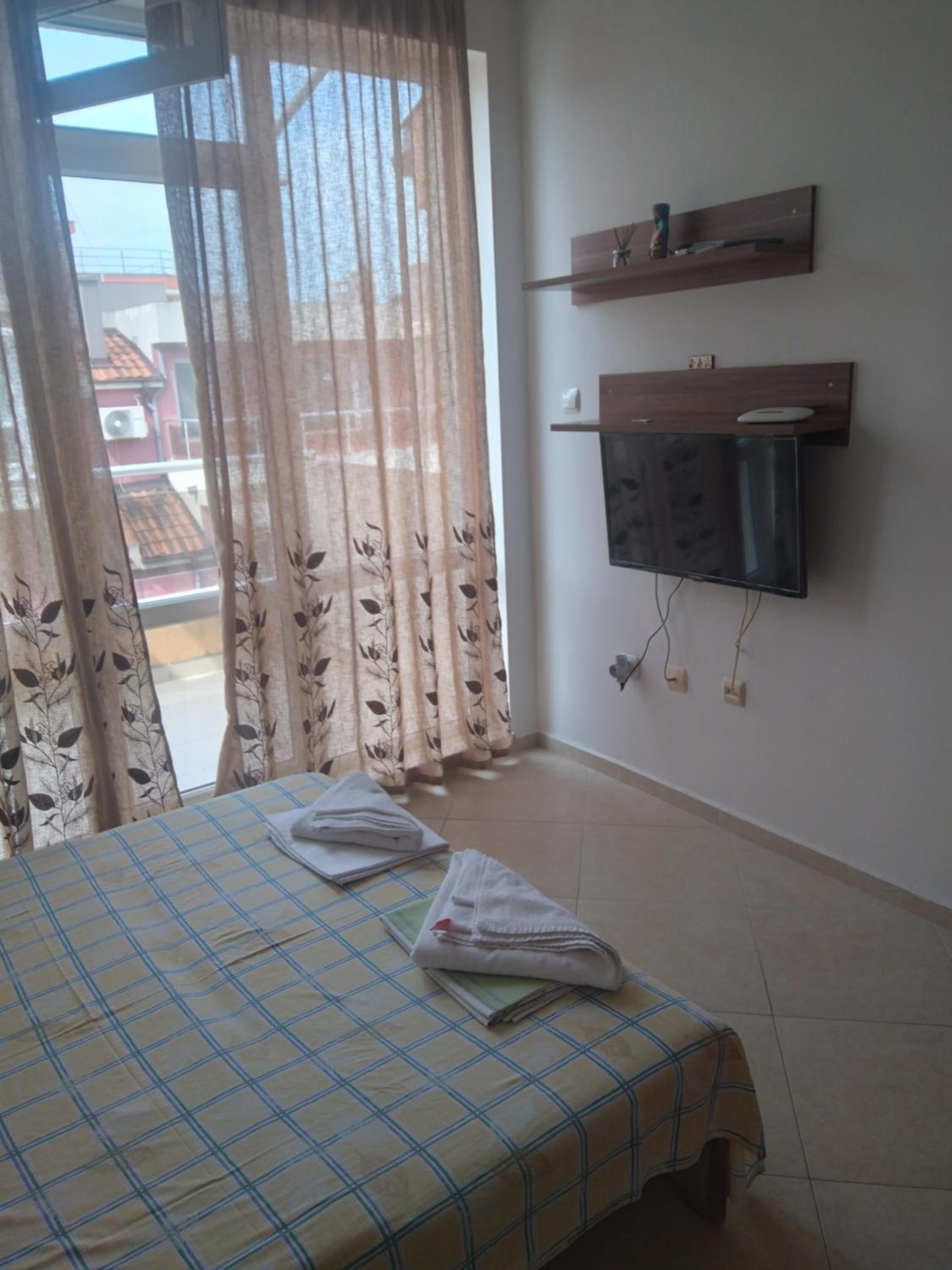 Studio with Balcony - Photo 8