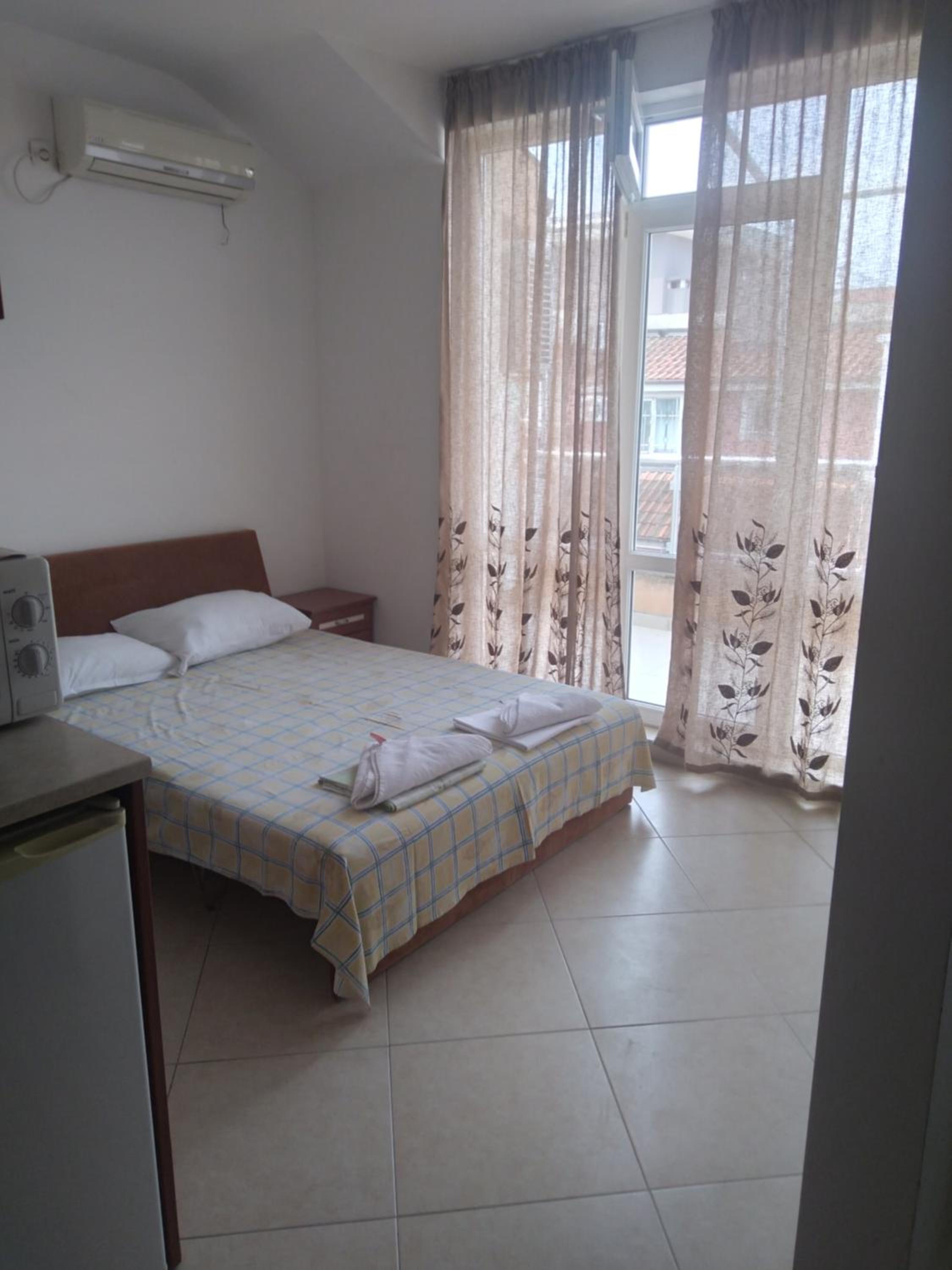 Studio with Balcony - Photo 9