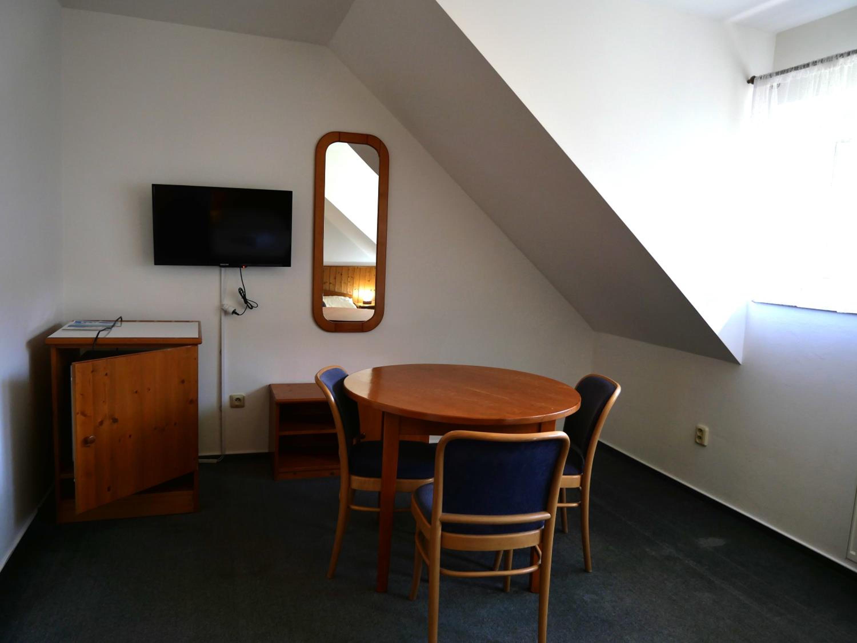 Triple Room with Private Bathroom photo 2