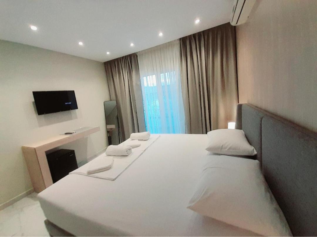 Deluxe Double Room with Balcony photo 2
