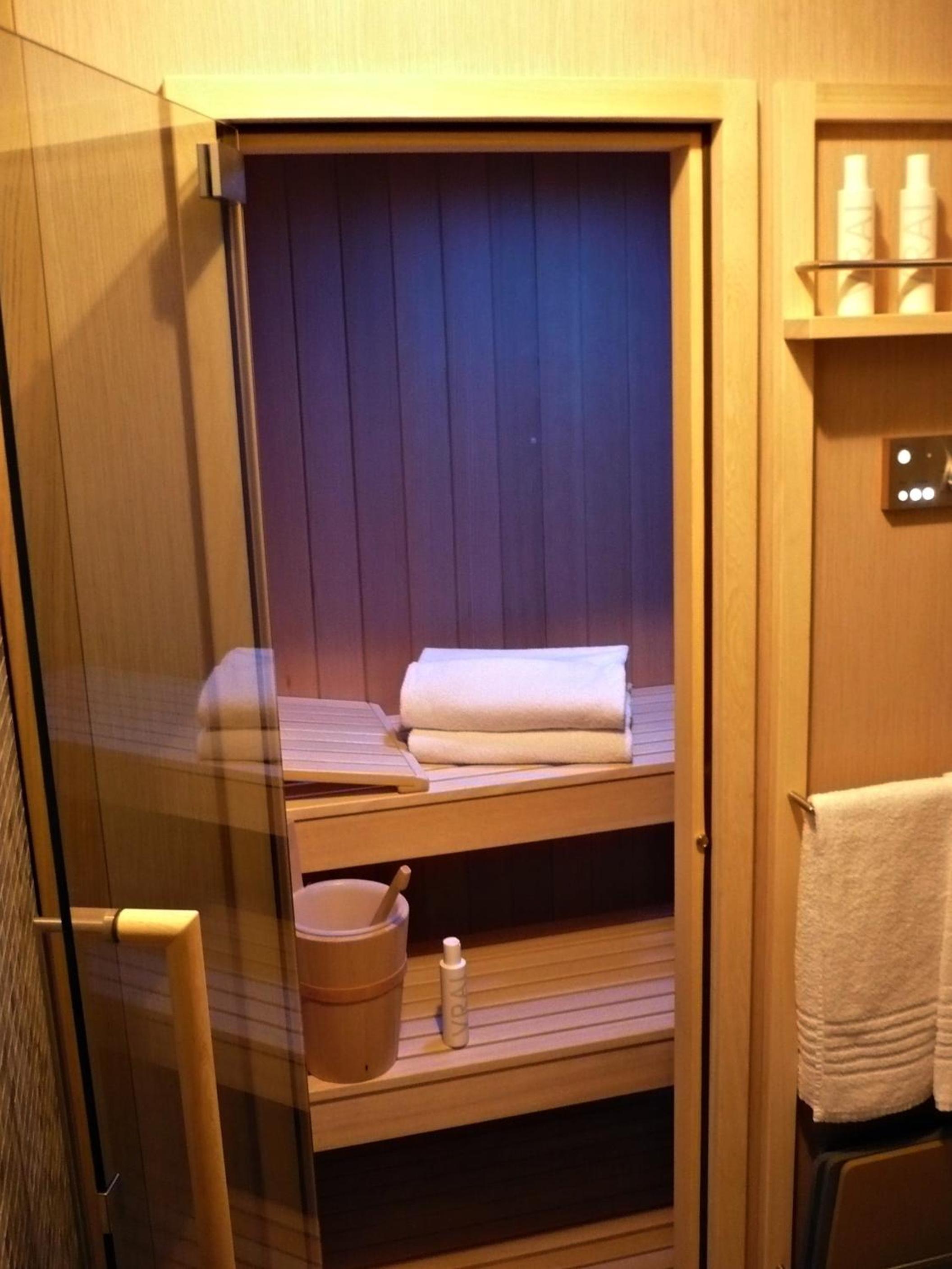 King Suite canal view sauna