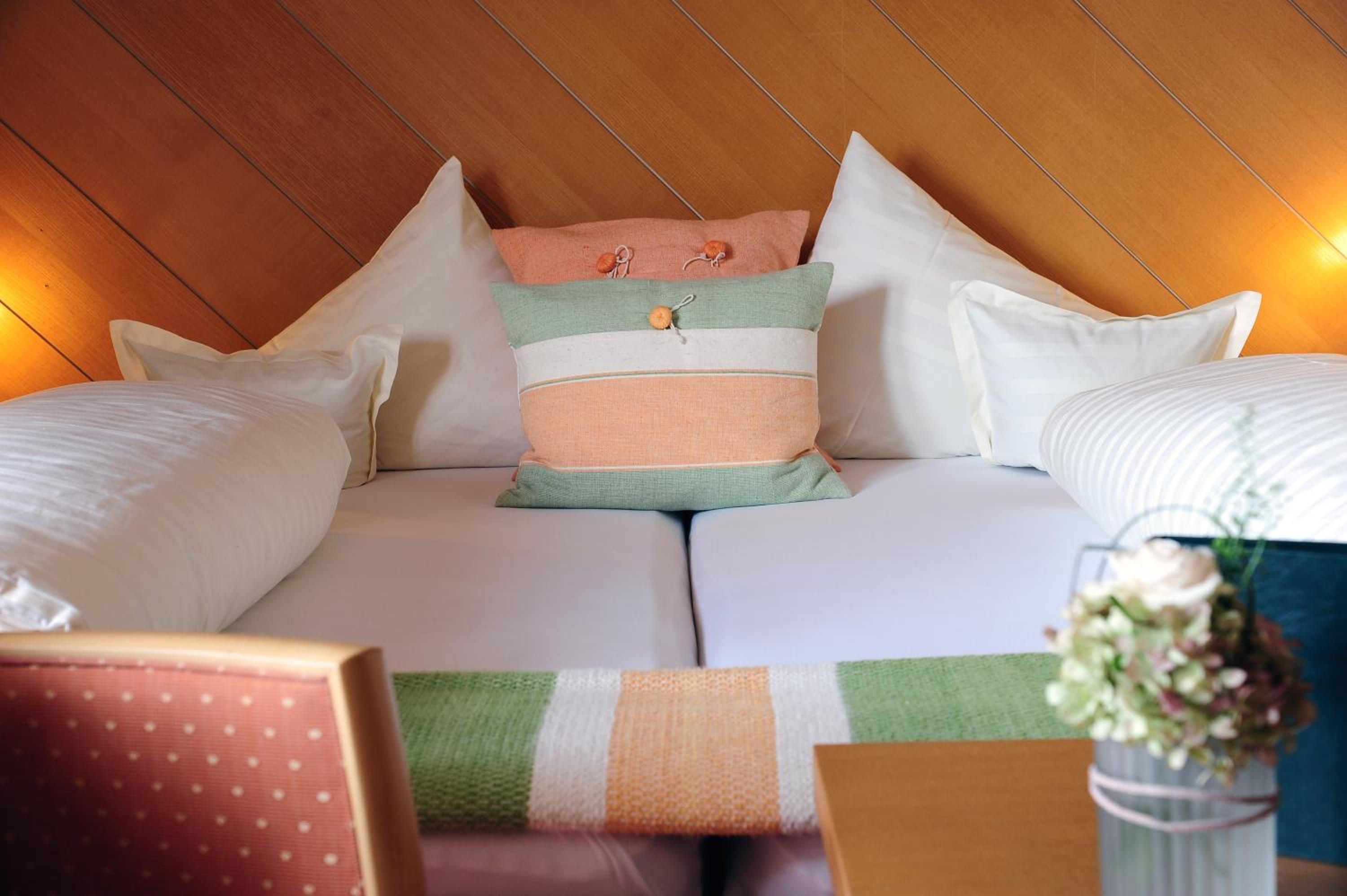 Comfort Double Room with Street View - Photo 4