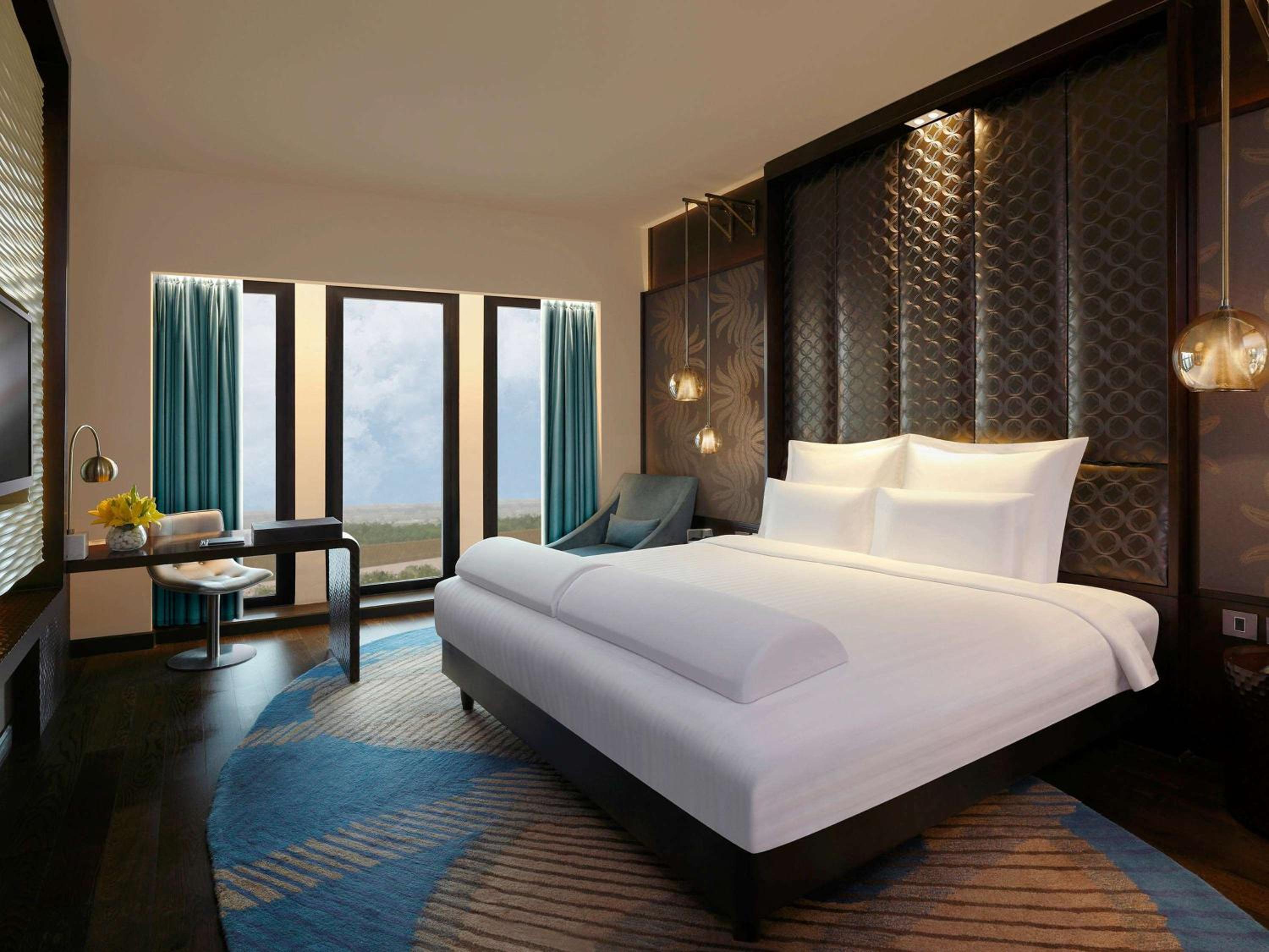 Deluxe King Room with Bathtub