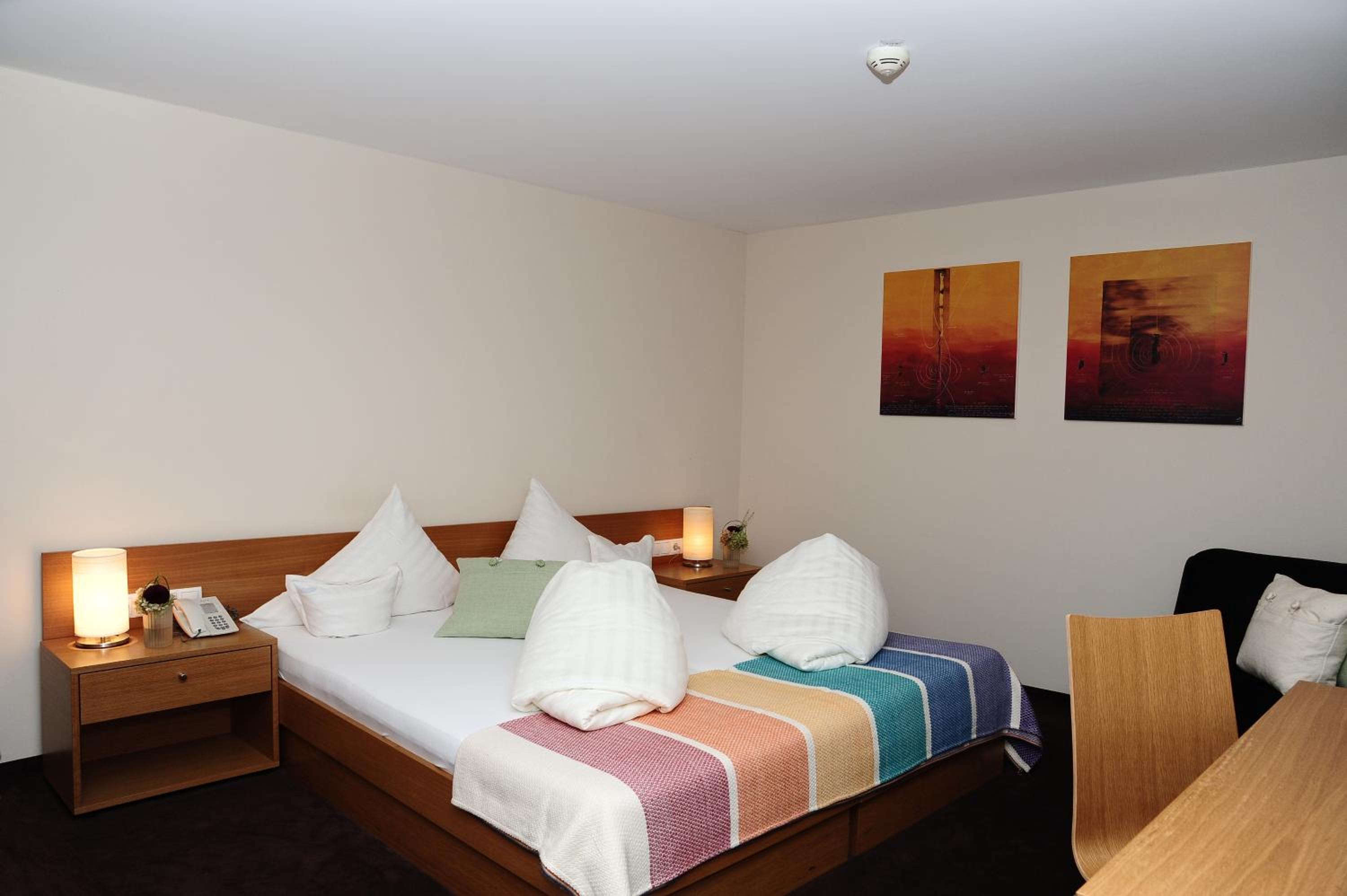 Comfort Double Room with Street View - Photo 2